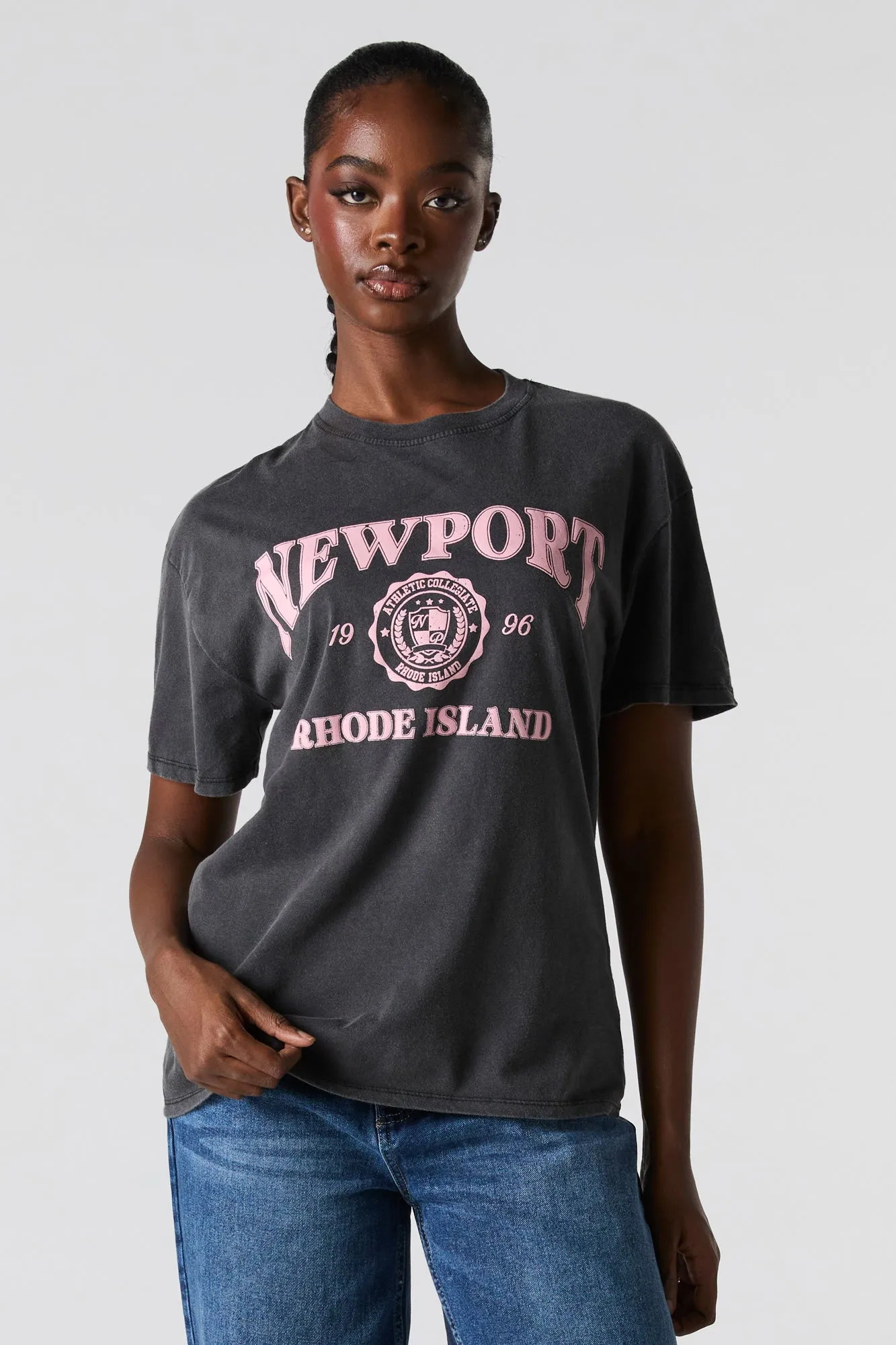 T-shirt de coupe garçonne délavé à imprimé Newport sold by Urban Planet
