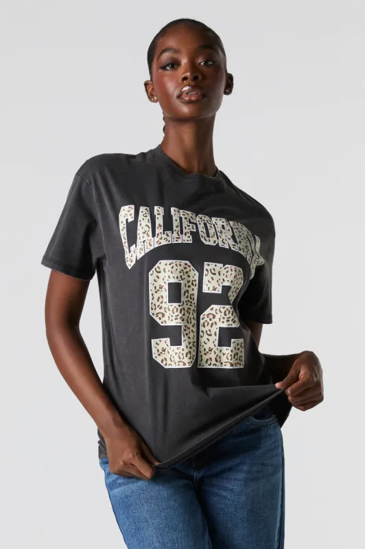 T-shirt de coupe garçonne délavé à imprimé California 92 sold by Urban Planet
