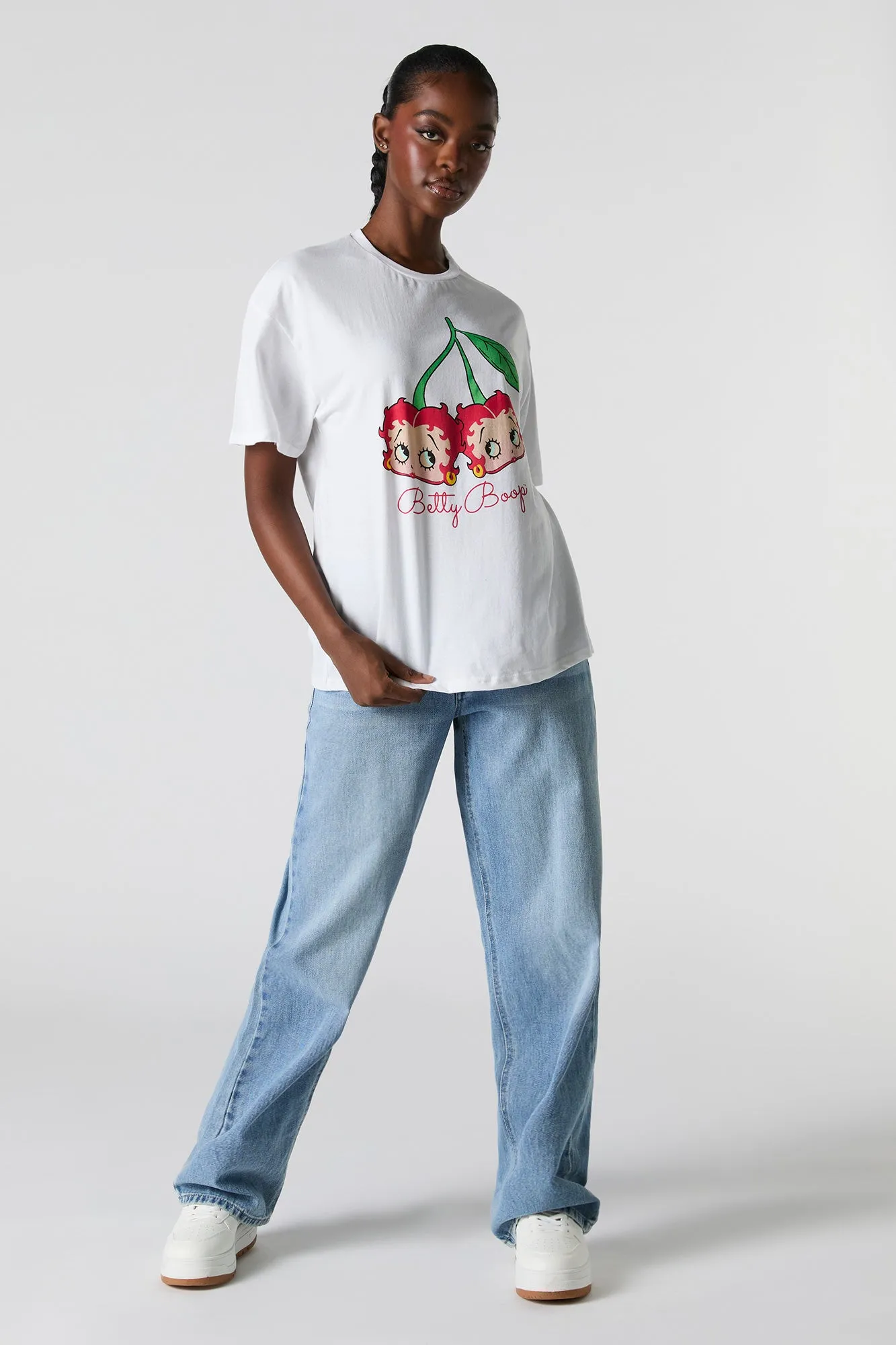 T-shirt de coupe garçonne à imprimé Betty Boop Cherries sold by Urban Planet product image thumbnail 3
