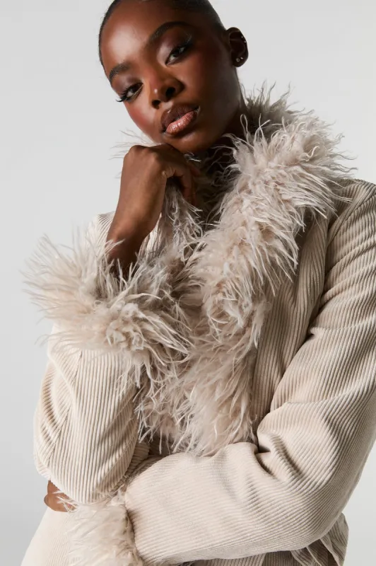 Blouson en velours côtelé avec liséré de similifourrure sold by Urban Planet