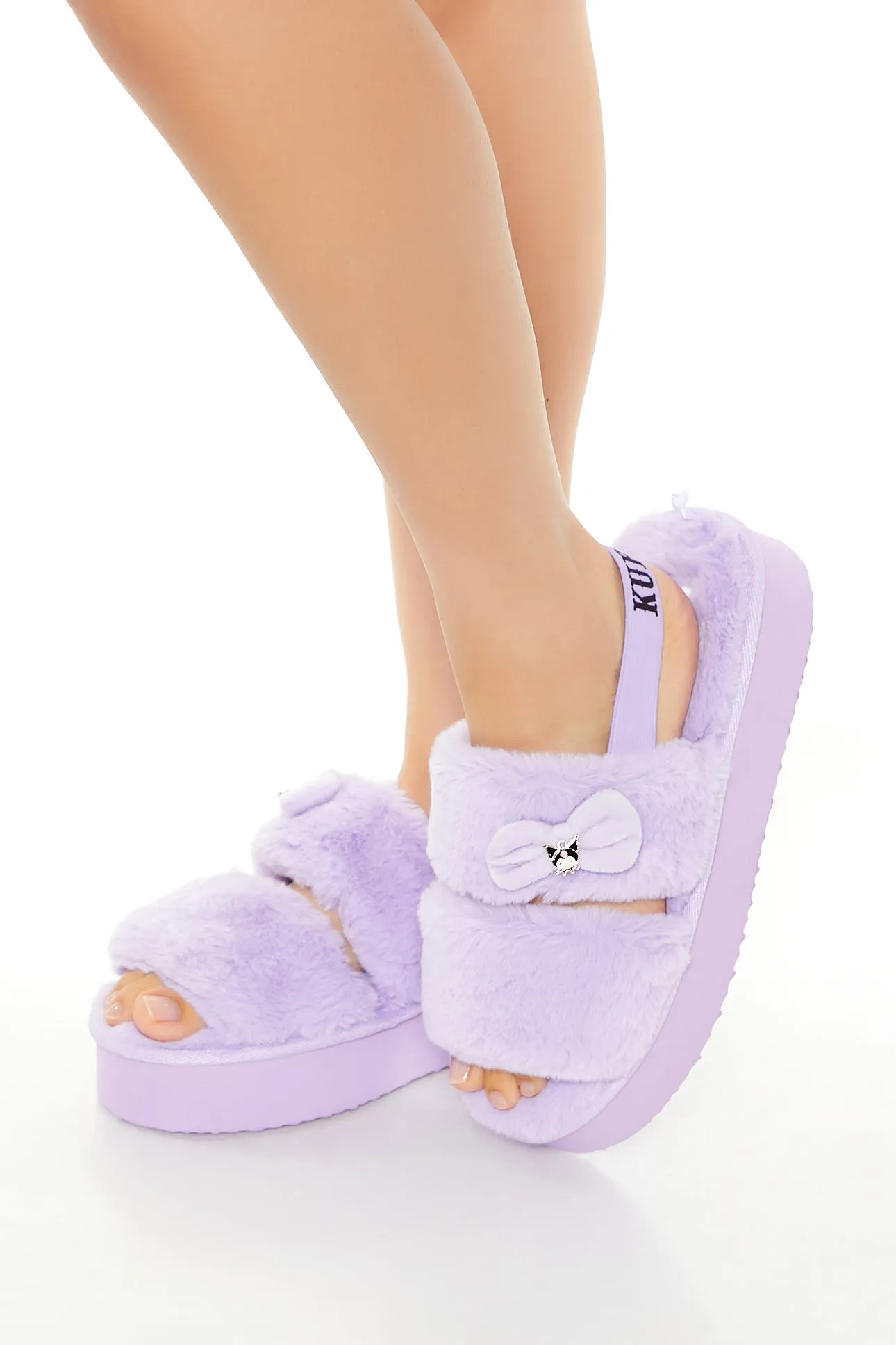 Pantoufles à imprimé Kuromi en similifourrure sold by Urban Planet