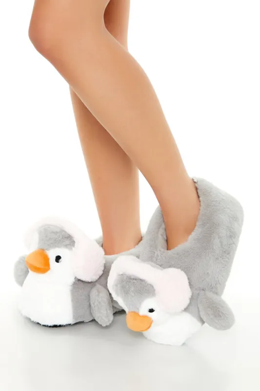 Pantoufles en peluche à imprimé Pingouin sold by Urban Planet