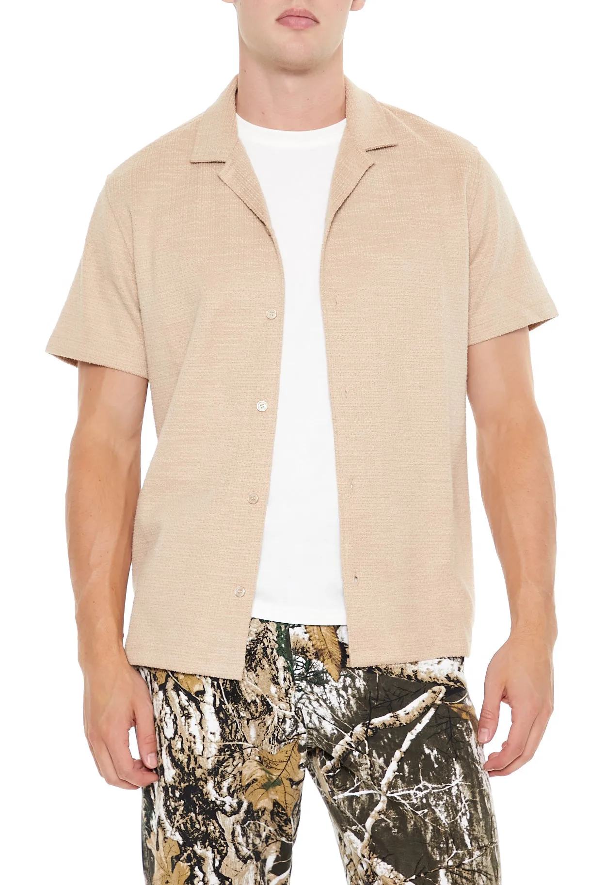 Haut boutonné texturé avec col sold by Urban Planet