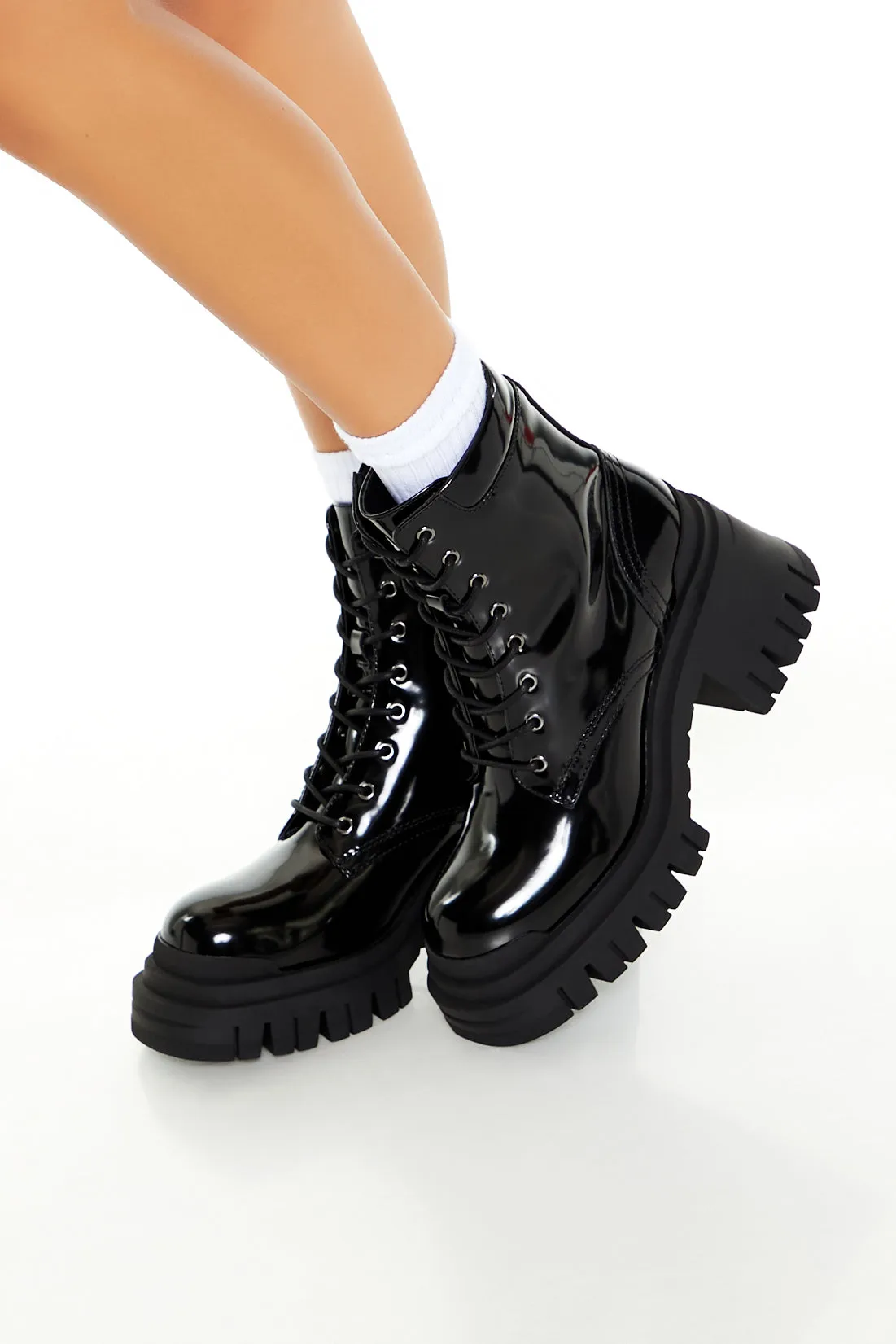 Bottes de combat en similicuir vernis sold by Urban Planet