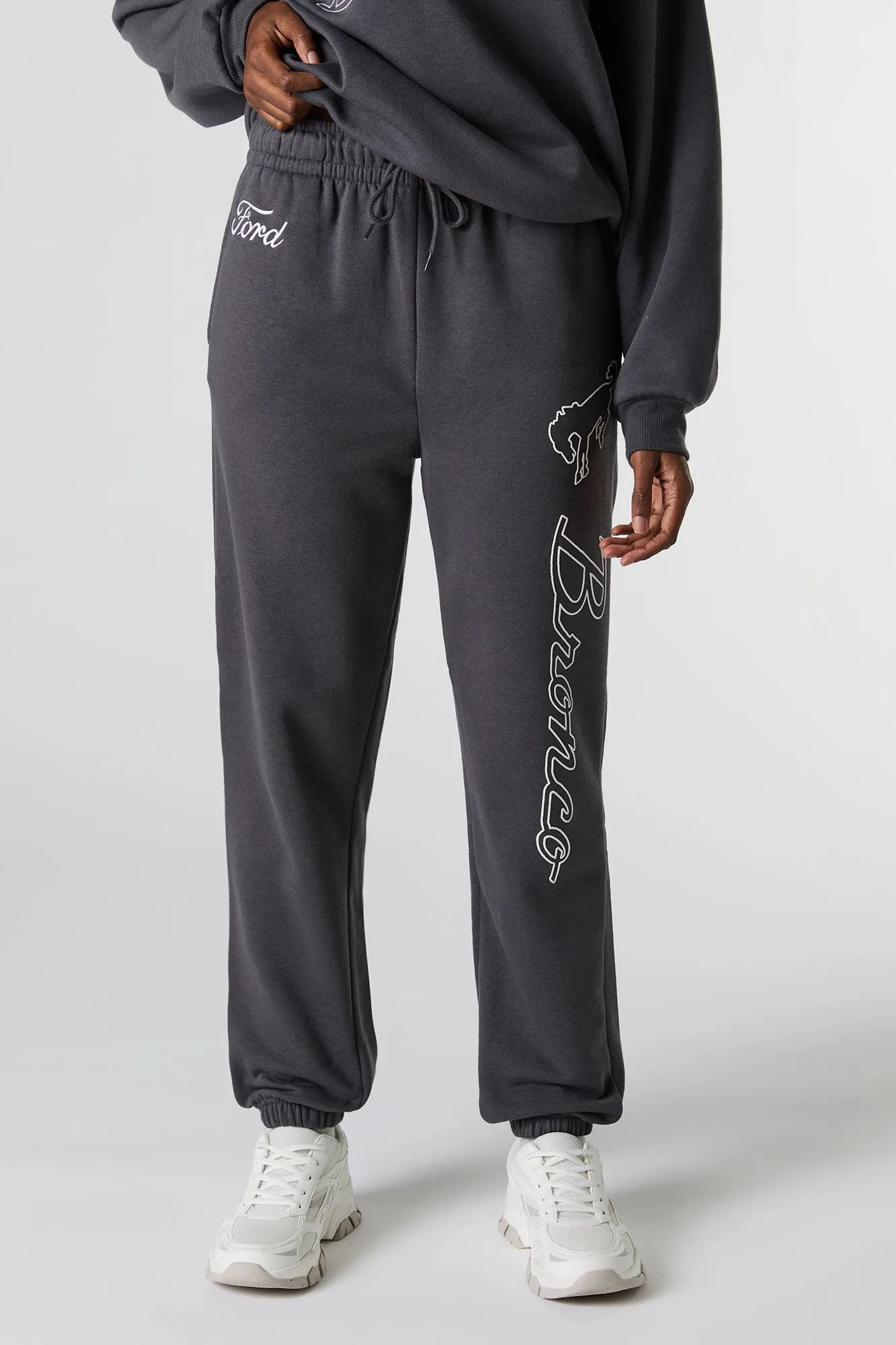 Jogger en molleton avec motif brodé Ford Bronco sold by Urban Planet product image thumbnail 2