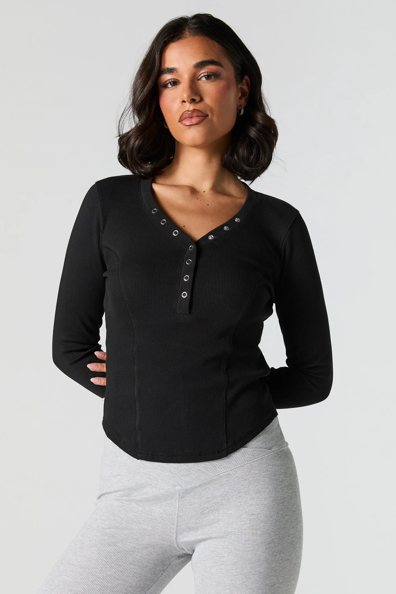 Haut Henley côtelé à manches longues avec ourlet arrondi sold by Urban Planet product image thumbnail 4
