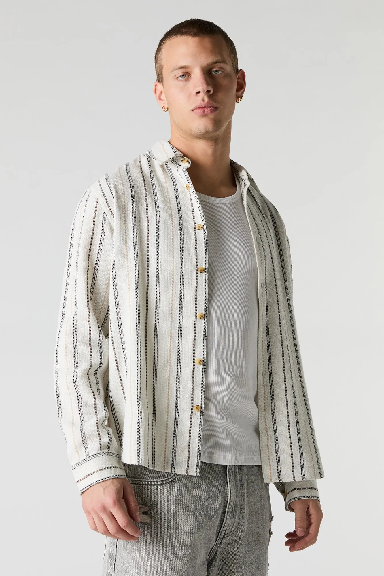 Haut boutonné texturé rayé avec col sold by Urban Planet