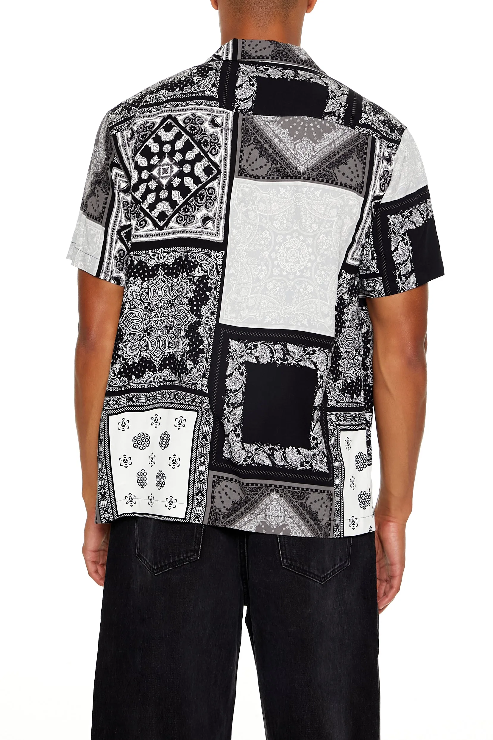 Haut boutonné à imprimé de style cachemire avec blocs de couleurs sold by Urban Planet product image thumbnail 2