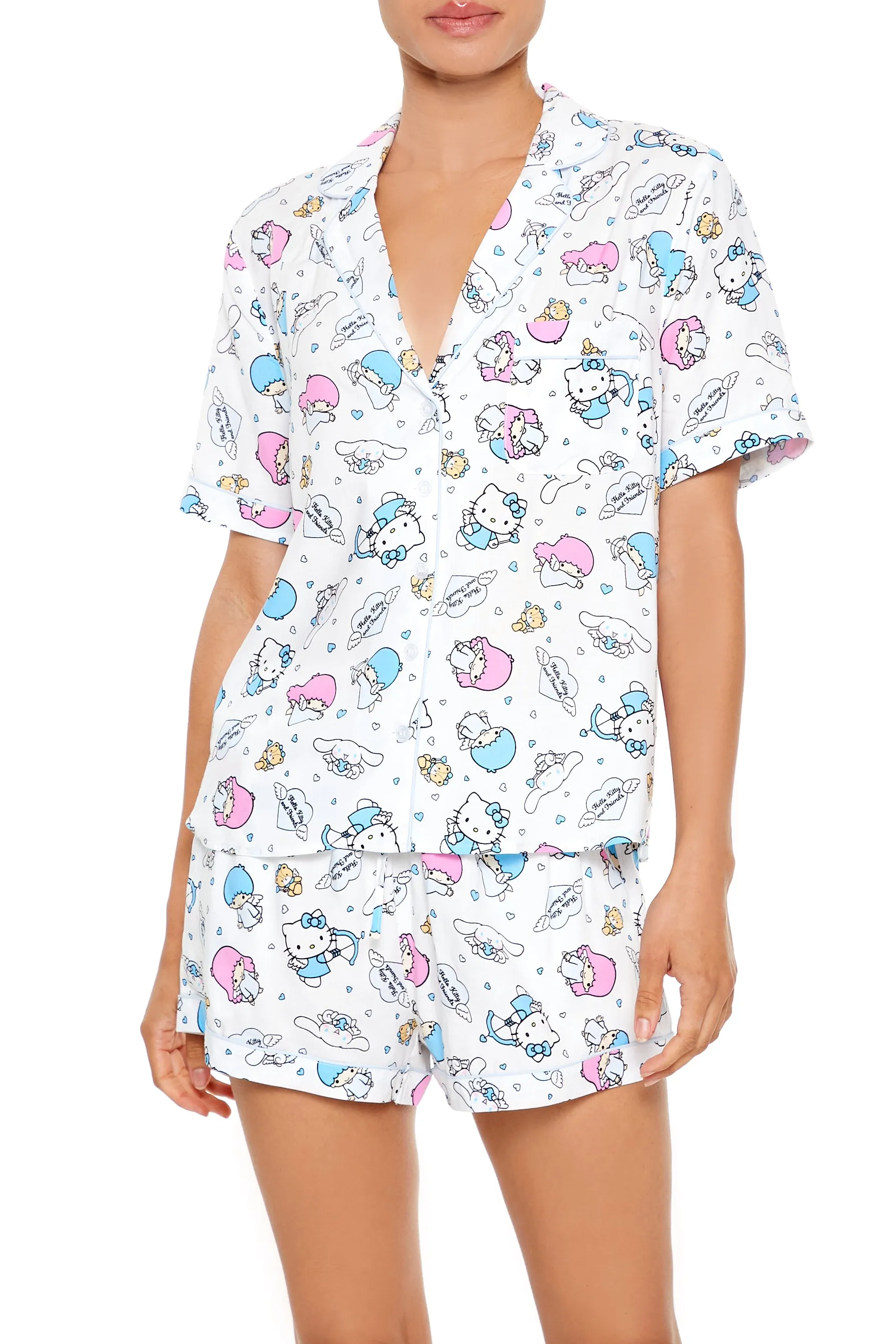 Ensemble pyjama avec haut à imprimé Hello Kitty & Friends et short sold by Urban Planet product image thumbnail 3