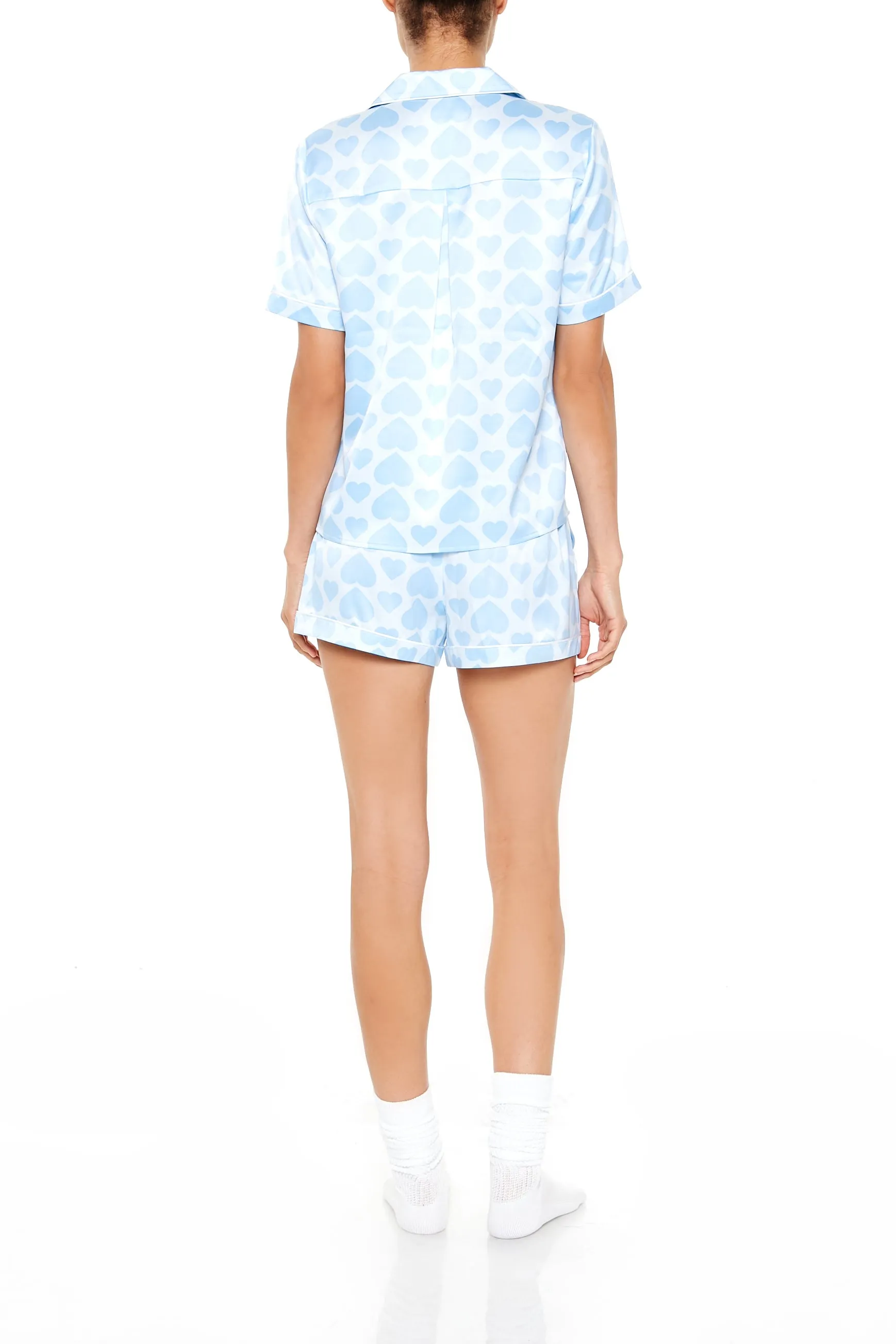 Ensemble pyjama avec haut à imprimé Hello Kitty Coeur et short sold by Urban Planet product image thumbnail 2