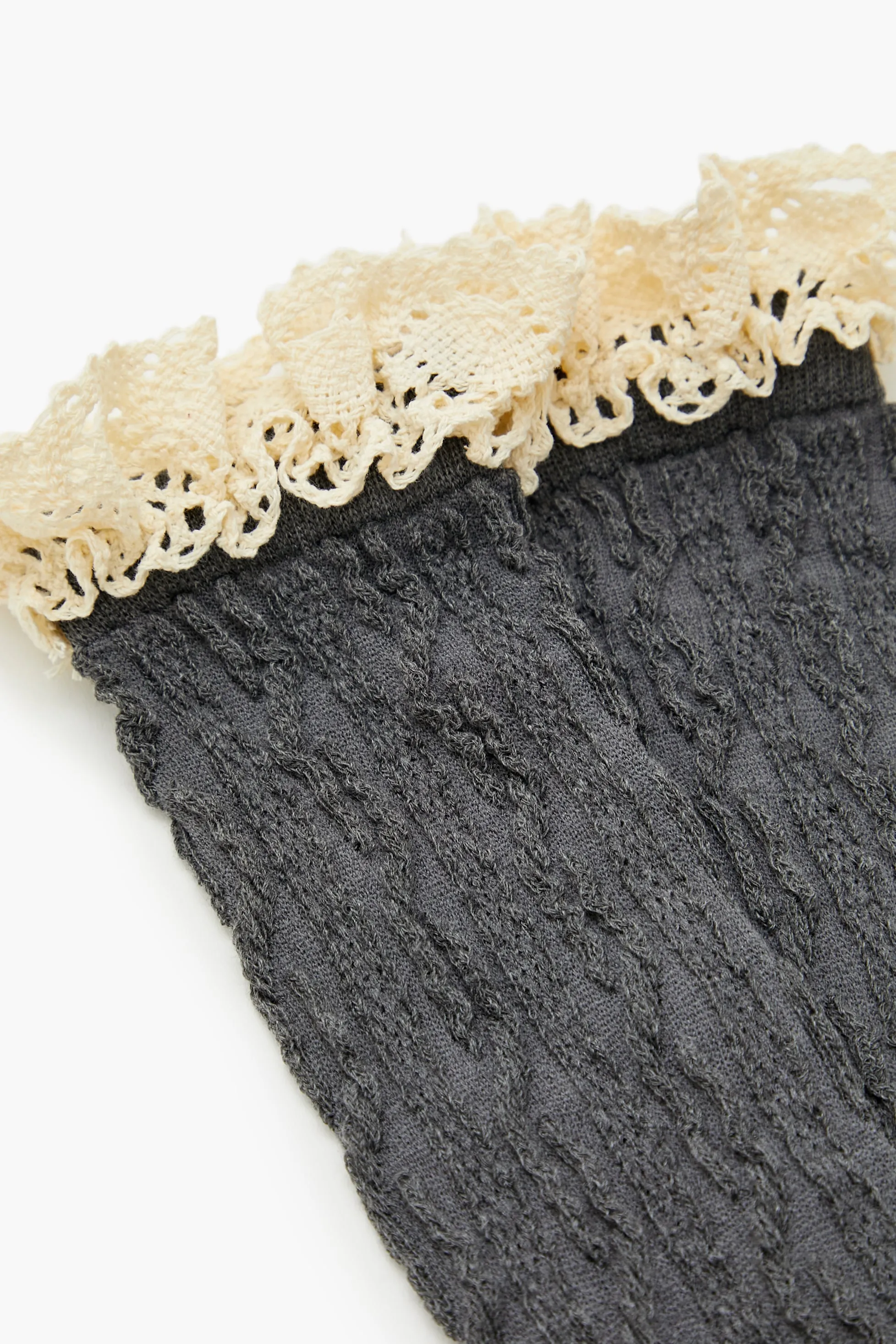 Chaussettes cuissardes en dentelle crochetée sold by Urban Planet product image thumbnail 4