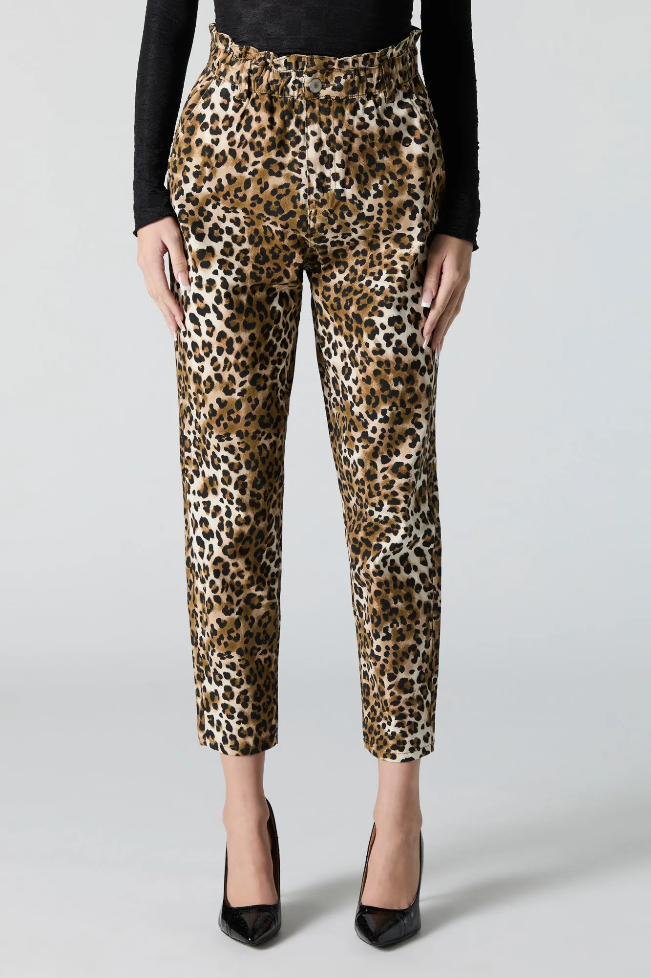 Pantalon taille froissée à imprimé guépard sold by Urban Planet product image thumbnail 2