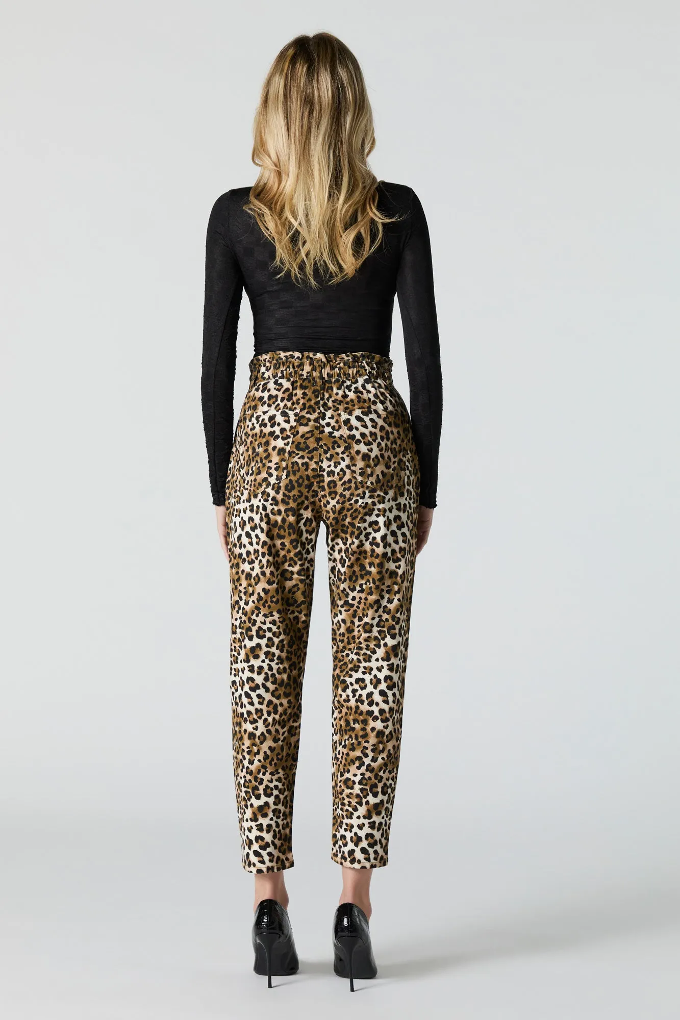 Pantalon taille froissée à imprimé guépard sold by Urban Planet product image thumbnail 3