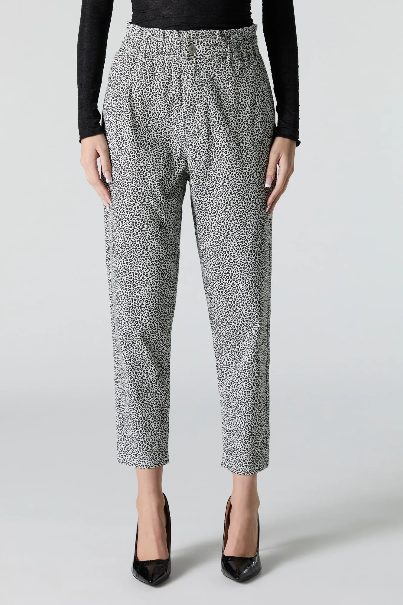 Pantalon taille froissée à imprimé guépard sold by Urban Planet product image thumbnail 5