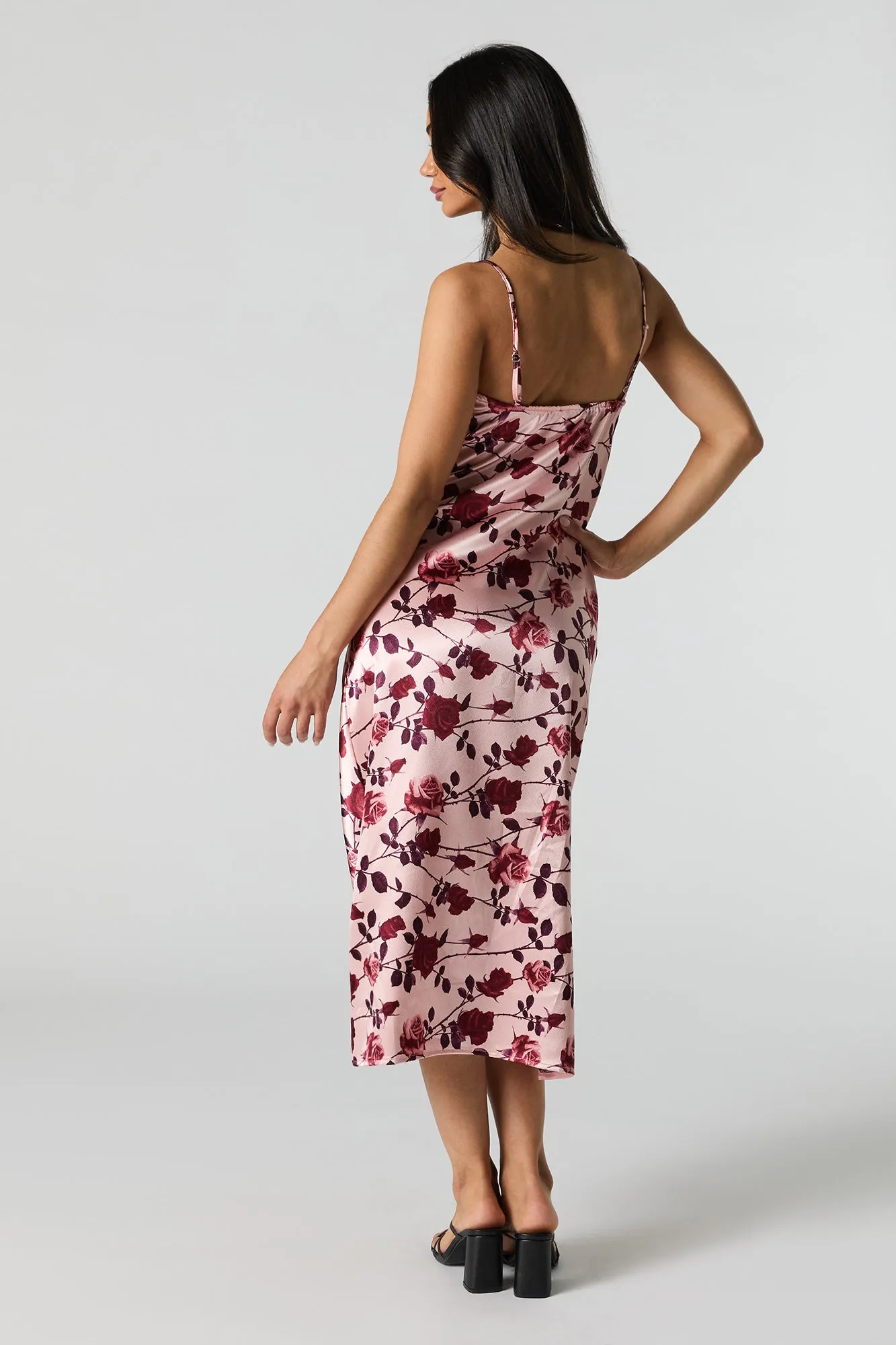 Robe midi fleurie en satin avec col châle sold by Urban Planet product image thumbnail 2