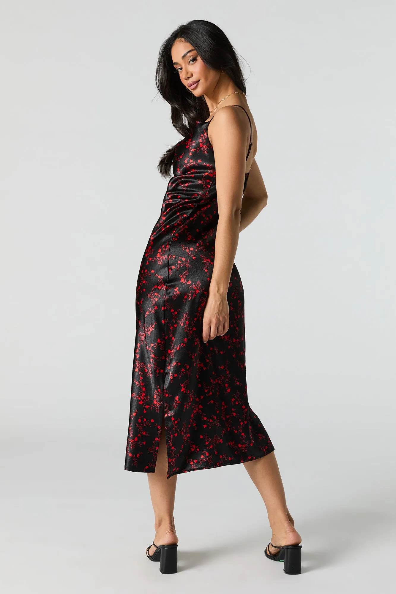 Robe midi fleurie en satin avec col châle sold by Urban Planet product image thumbnail 5