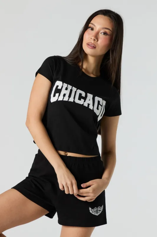 T-shirt ultracourt avec motif brodé Chicago en sergé sold by Urban Planet