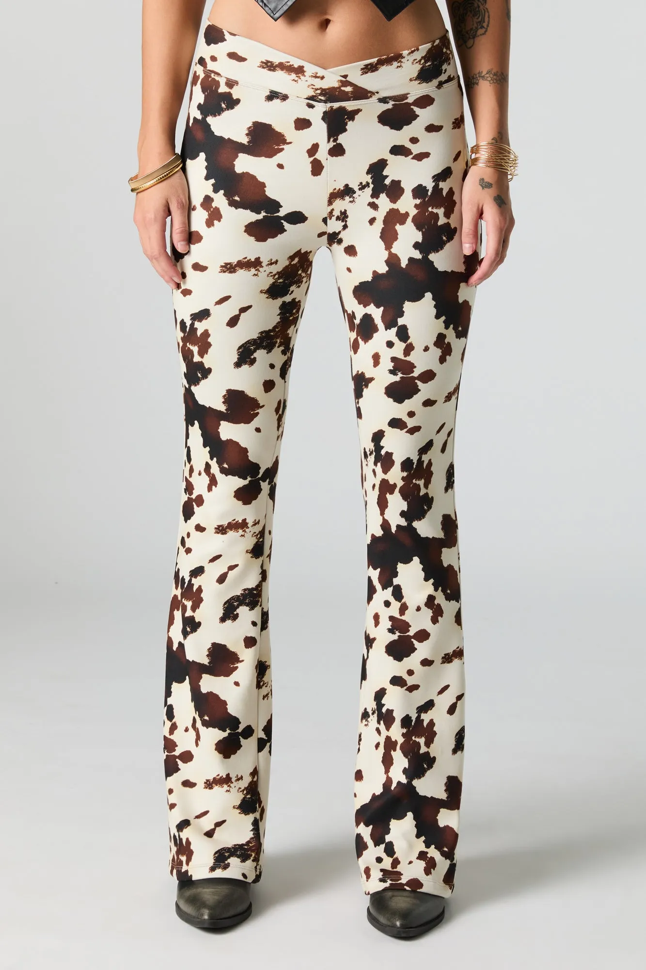 Legging à jambe évasée doux avec bande de taille en V sold by Urban Planet product image thumbnail 2