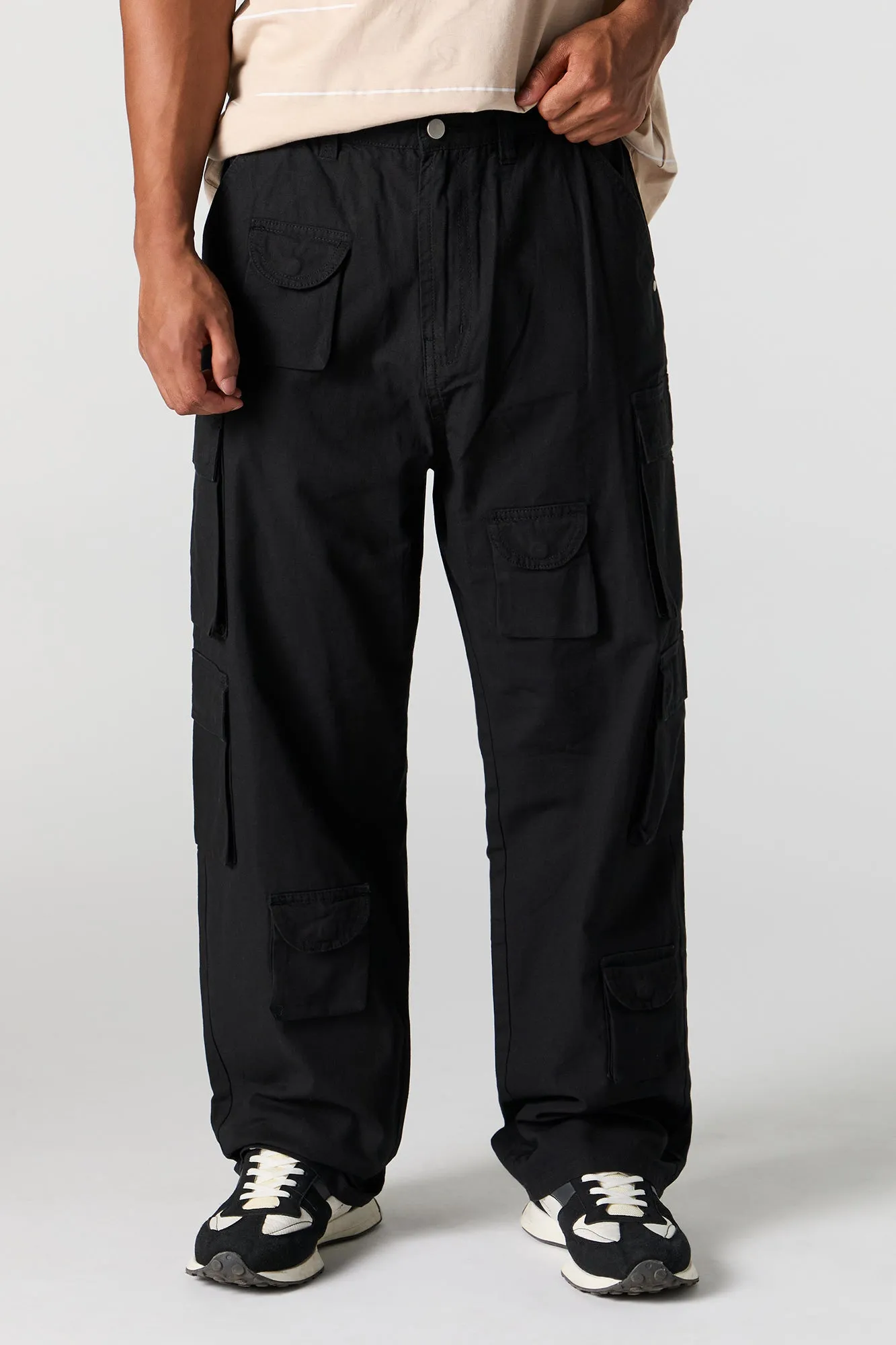 Pantalon cargo ample avec huit poches sold by Urban Planet product image thumbnail 4