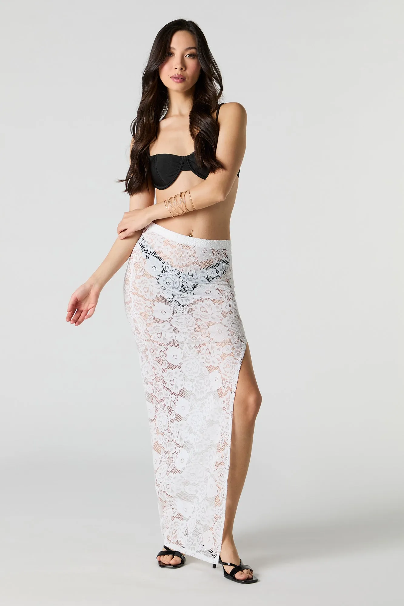 Jupe maxi couvre-maillot en dentelle fleurie avec fente sold by Urban Planet