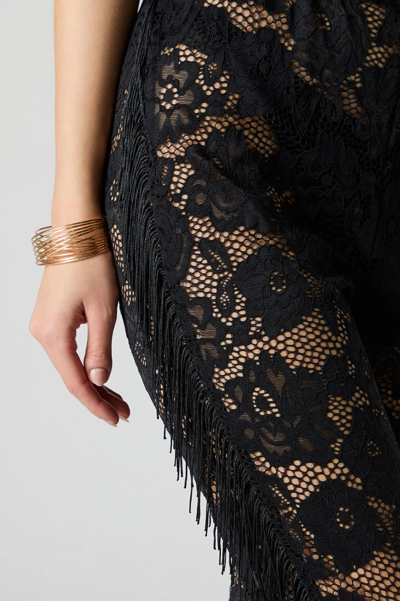 Pantalon couvre-maillot à jambe évasée en dentelle fleurie avec franges sold by Urban Planet product image thumbnail 4