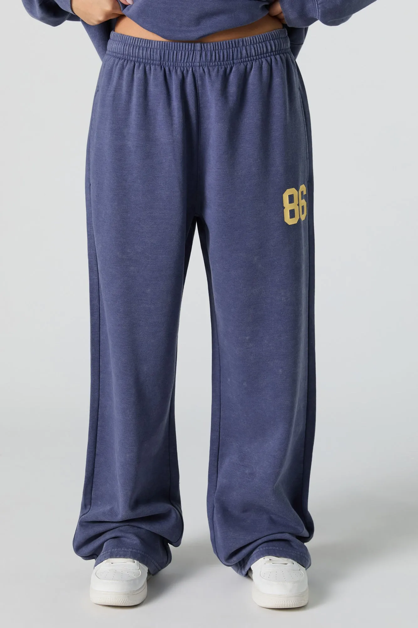 Pantalon d'entraînement à jambe large en molleton imprimé délavé sold by Urban Planet product image thumbnail 2