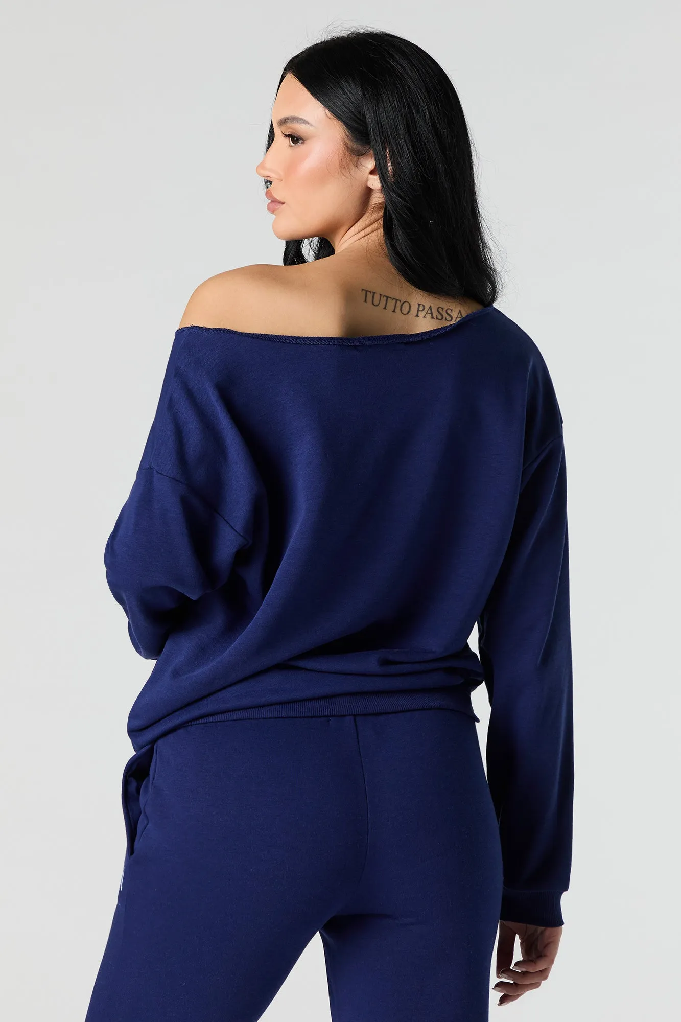 Chandail à épaules dénudées avec imprimé sold by Urban Planet product image thumbnail 2