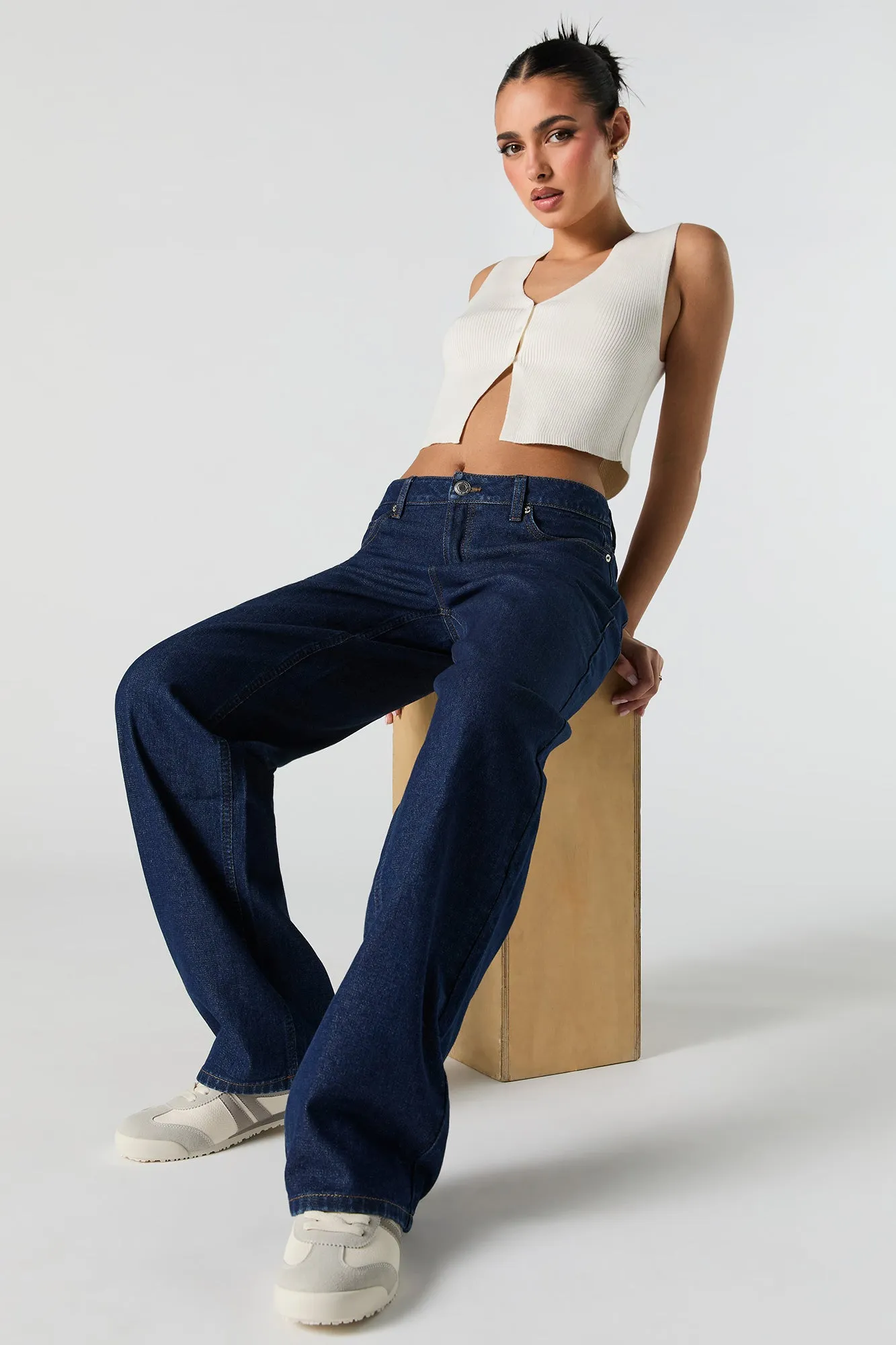 Jean ample délavé foncé sold by Urban Planet