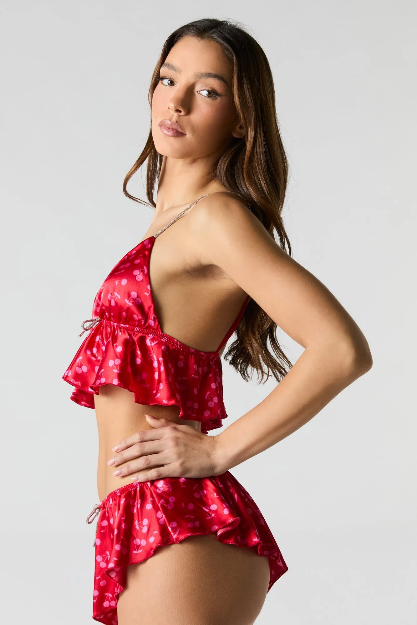 Ensemble-pyjama deux pièces camisole en satin avec pierres du Rhin et short sold by Urban Planet product image thumbnail 2