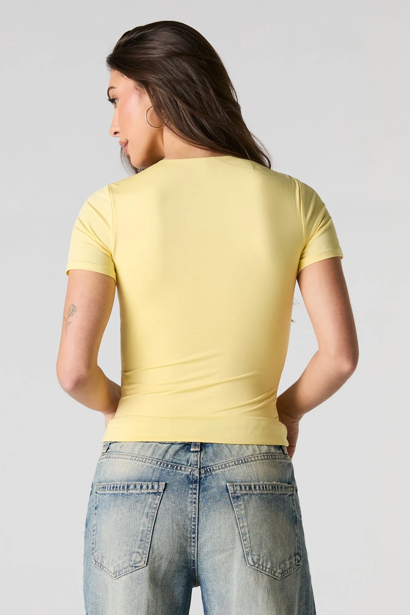 Haut profilé à manches courtes avec encolure arrondie sold by Urban Planet product image thumbnail 2