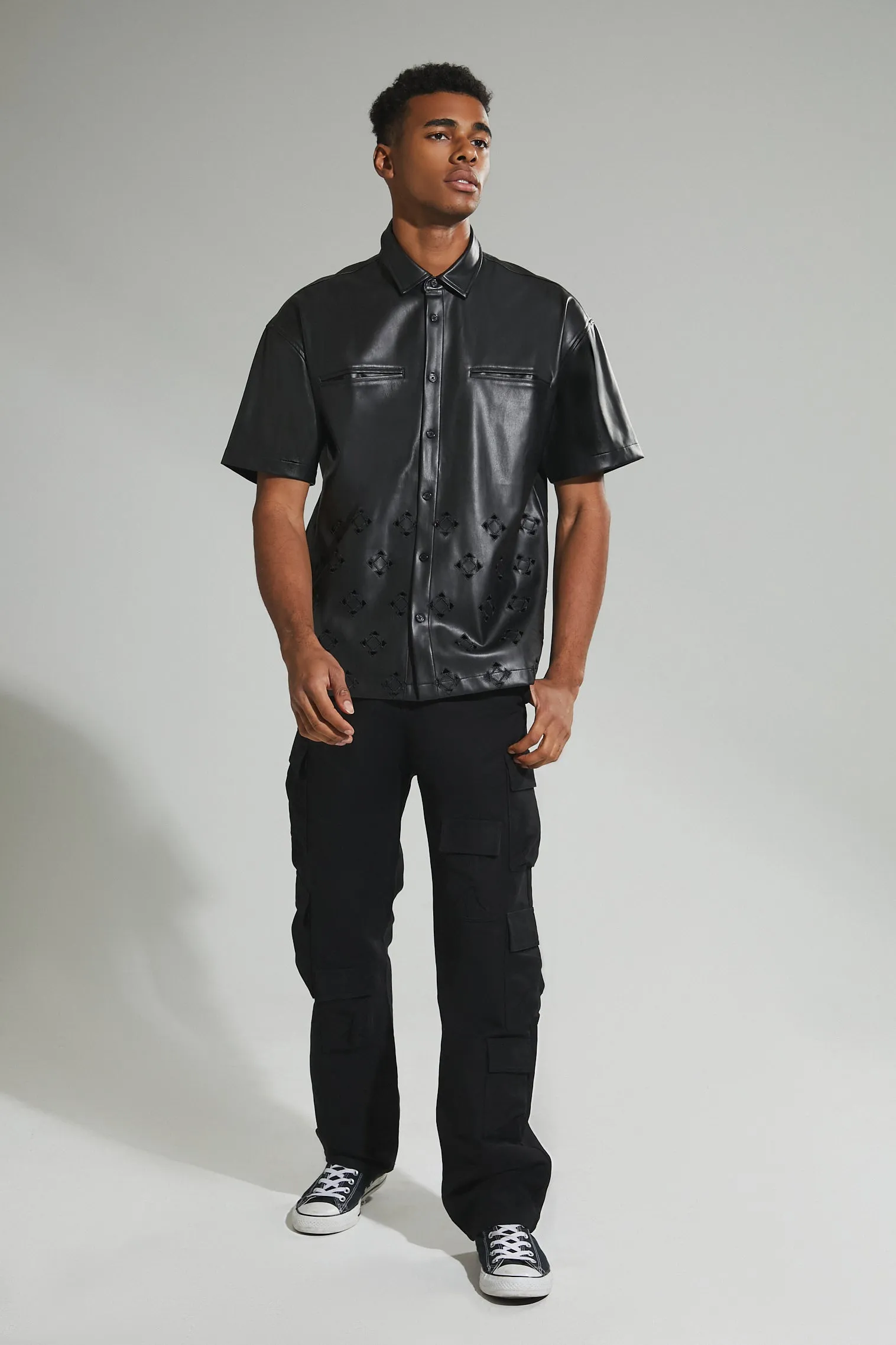 Pantalon cargo mi-taille sold by Urban Planet