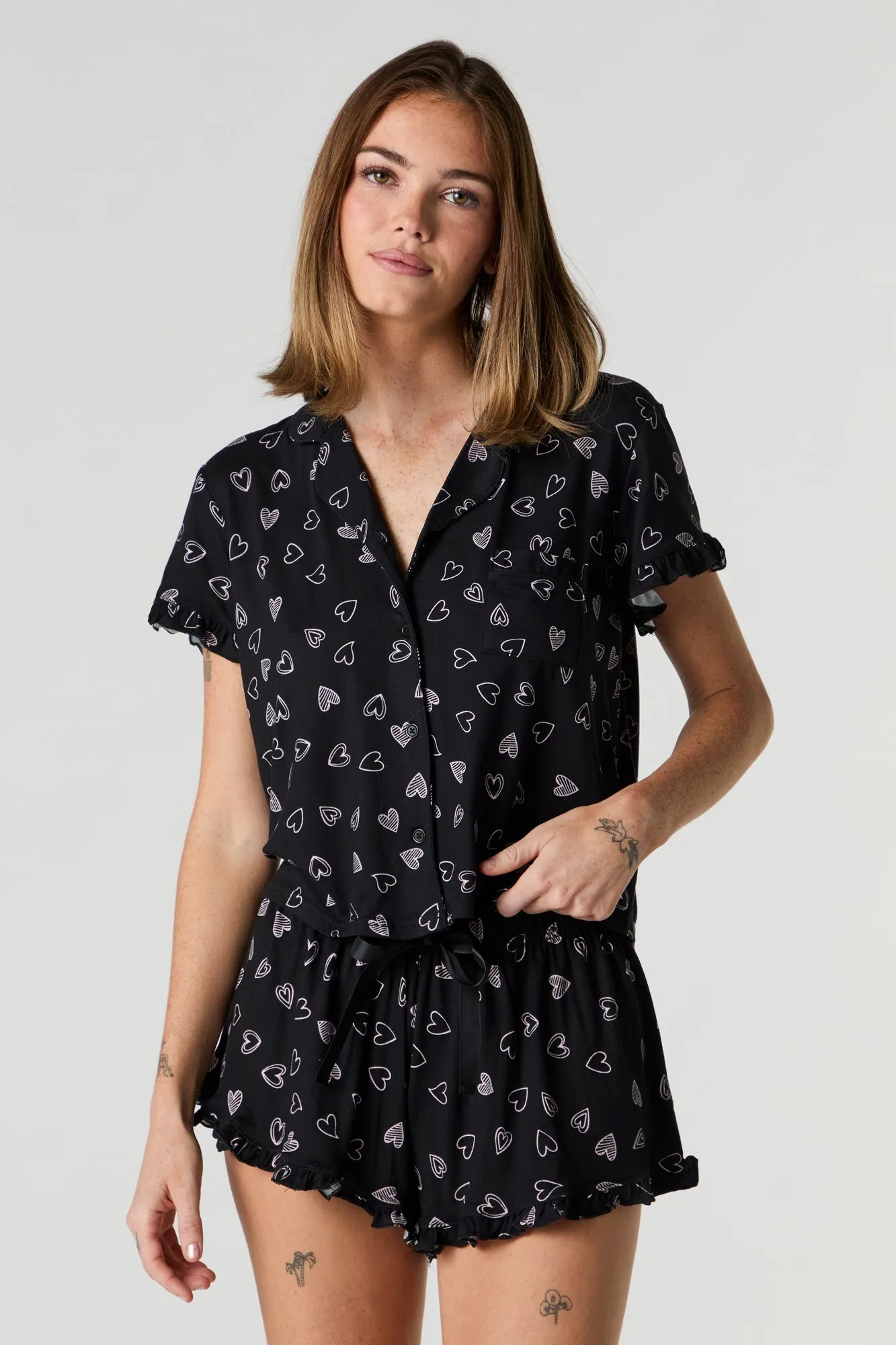 Ensemble pyjama avec haut boutonné et short sold by Urban Planet product image thumbnail 4