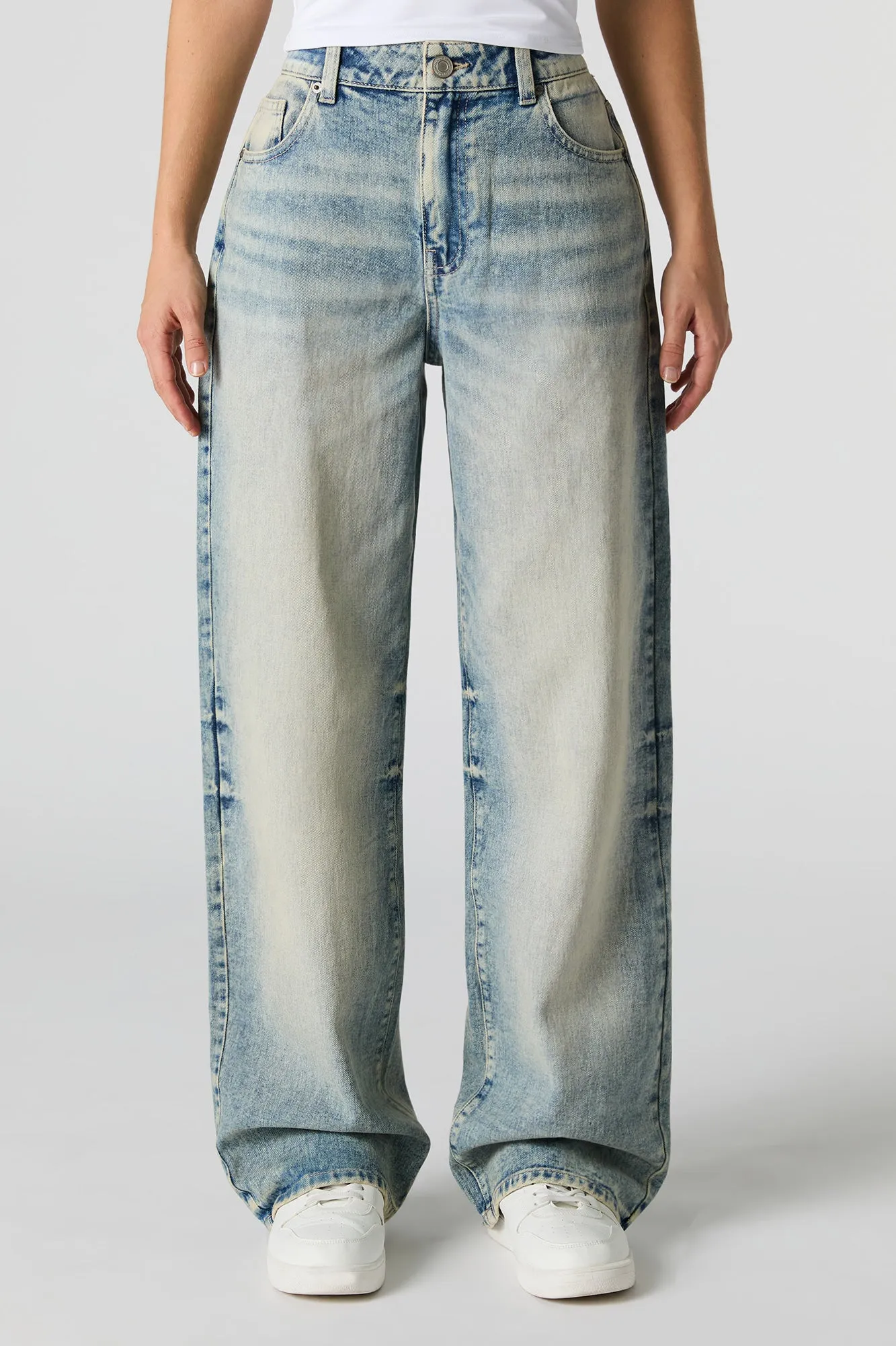 Jean taille haute à jambe large délavé pâle vintage sold by Urban Planet product image thumbnail 2