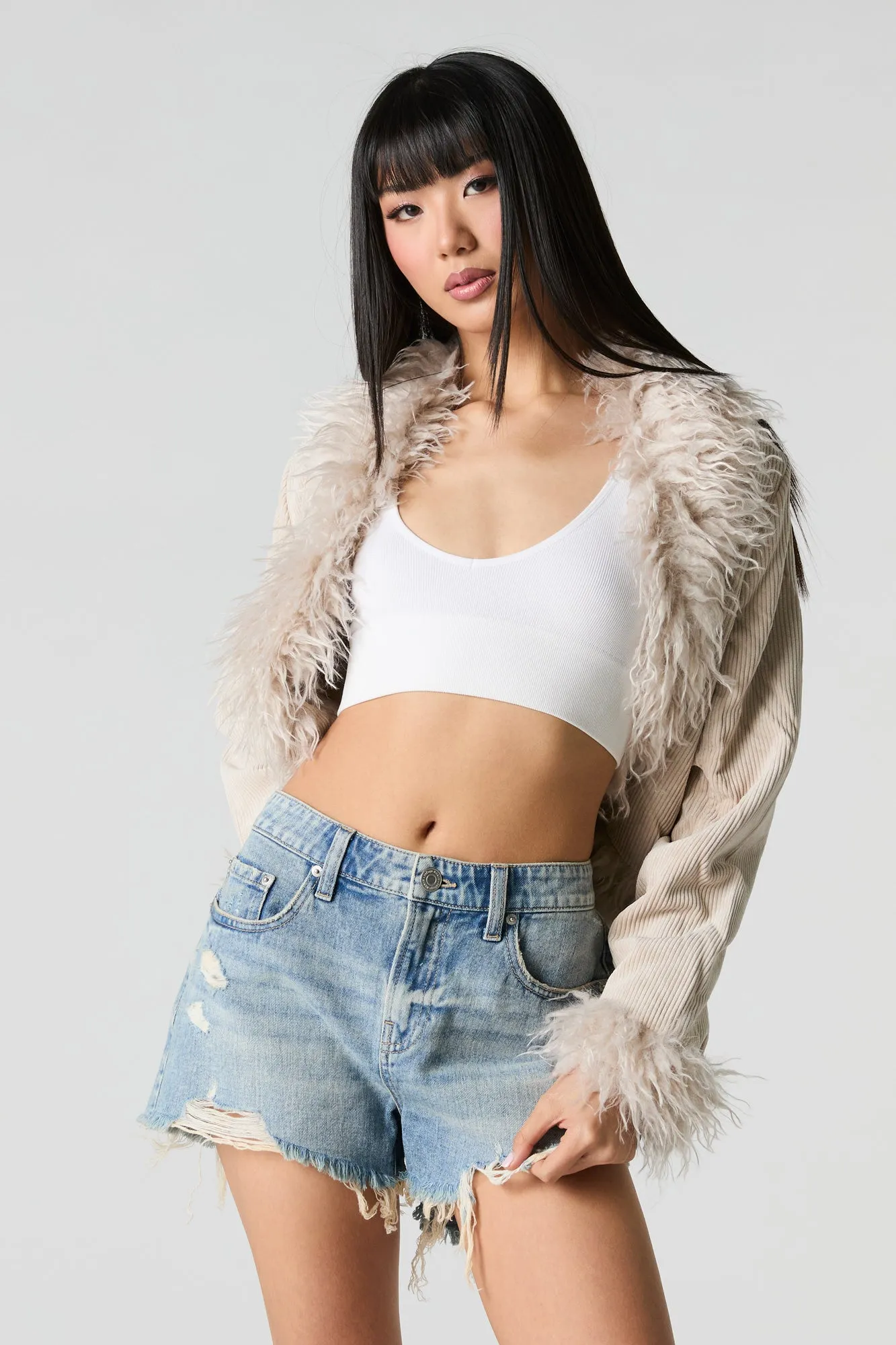 Short en denim rigide à effet d'usure délavé pâle sold by Urban Planet product image thumbnail 4