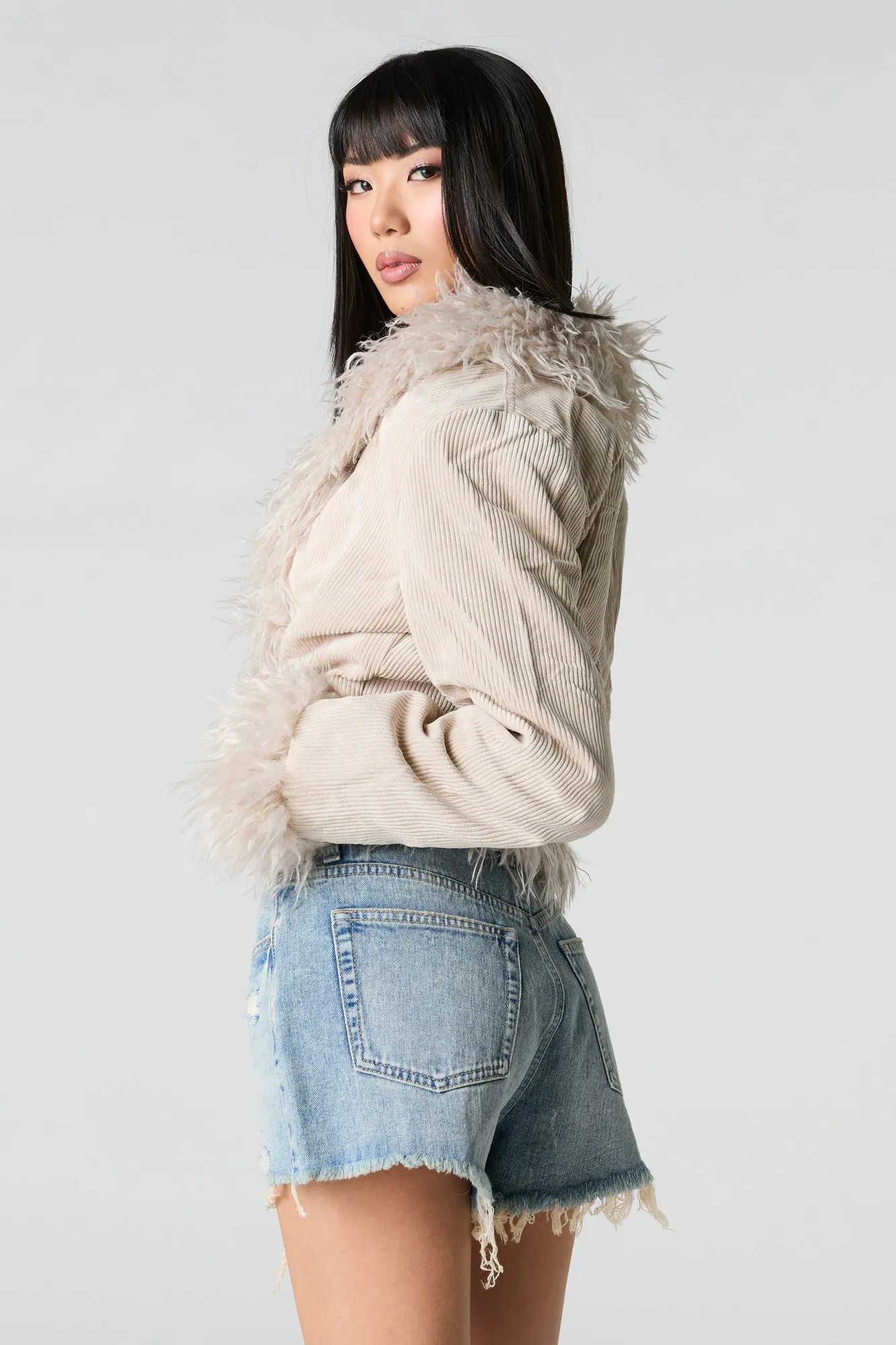 Short en denim rigide à effet d'usure délavé pâle sold by Urban Planet product image thumbnail 2