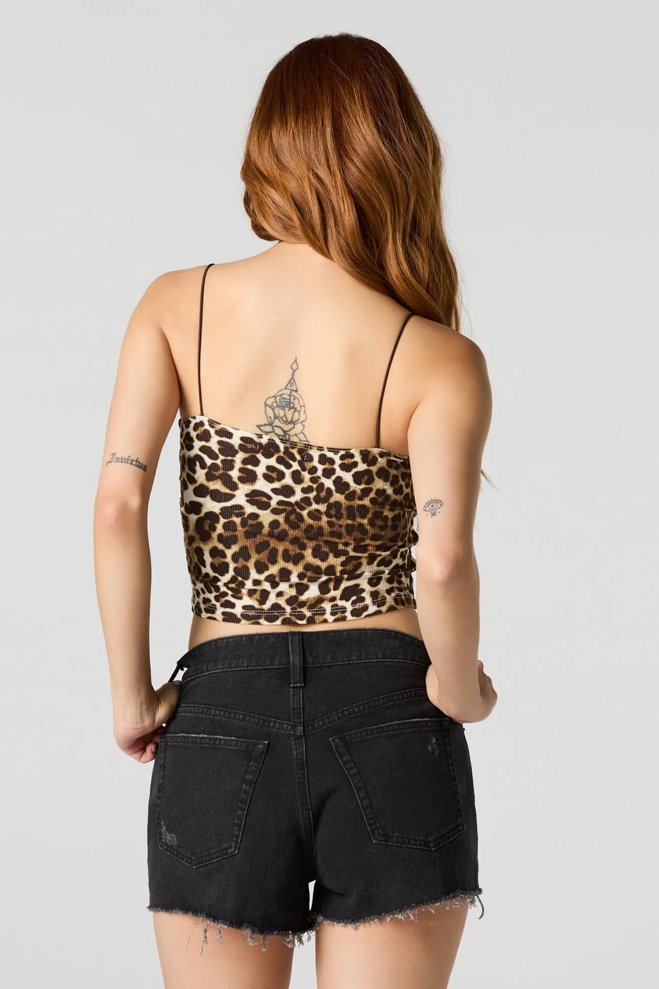 Short en denim extensible d'aspect usé délavé noir sold by Urban Planet product image thumbnail 2