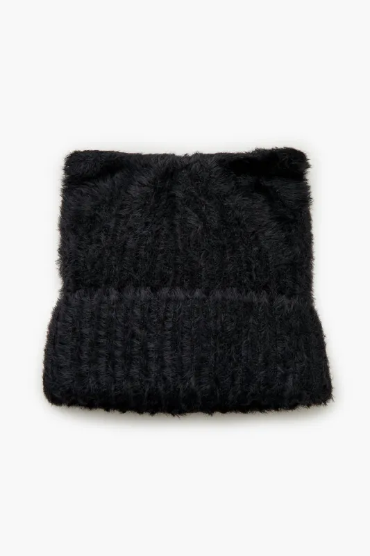 Tuque en tricot pelucheux avec oreilles de chat sold by Urban Planet