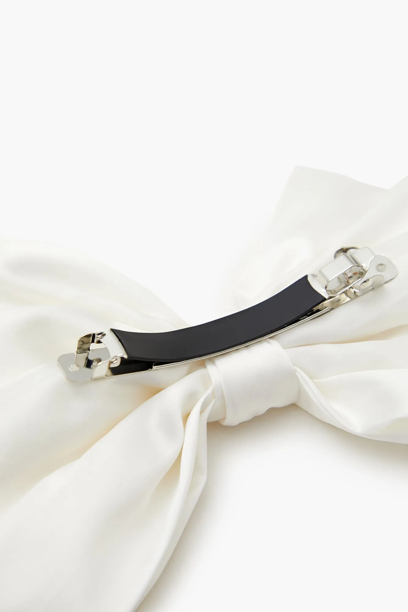 Oversized Bow Hair Barrette sold by Urban Planet product image thumbnail 4