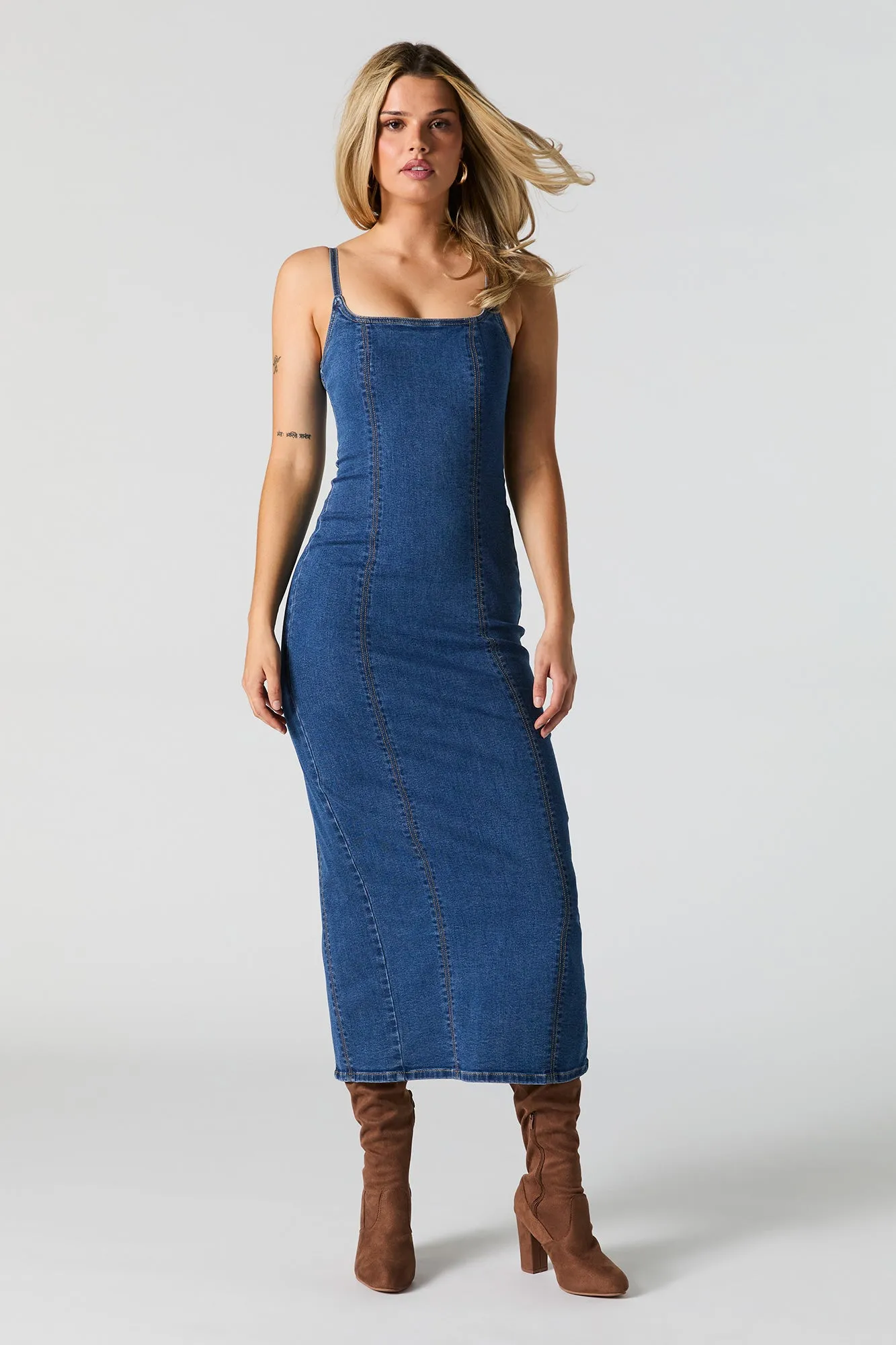 Robe midi Bodycon en denim avec fente au dos sold by Urban Planet product image thumbnail 4