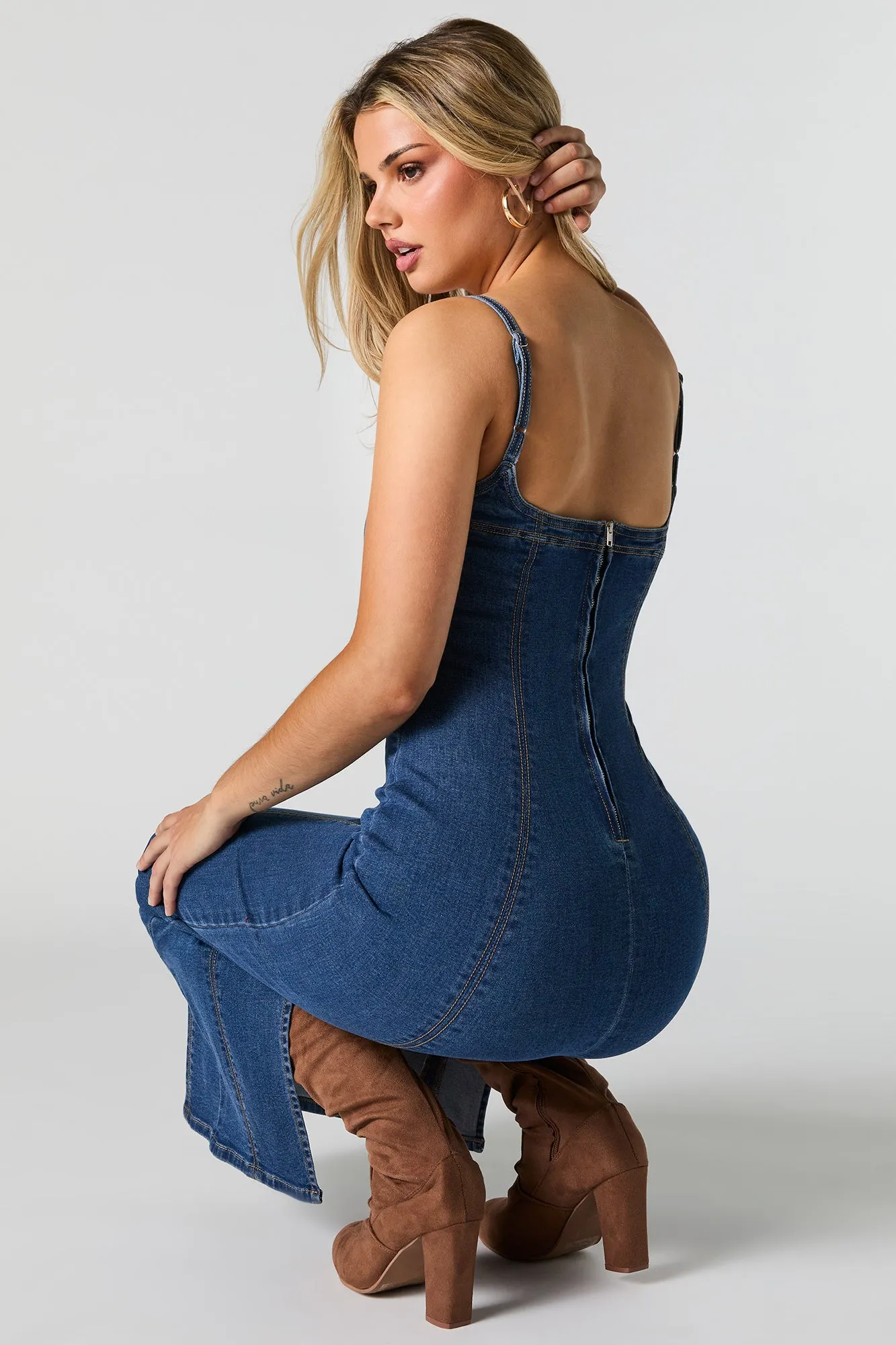 Robe midi Bodycon en denim avec fente au dos sold by Urban Planet