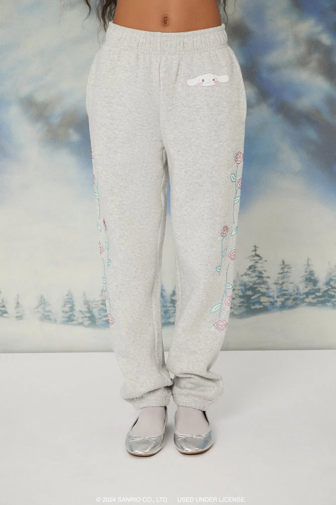 Pantalon d'entraînement à imprimé Cinnamoroll Rose sold by Urban Planet product image thumbnail 2