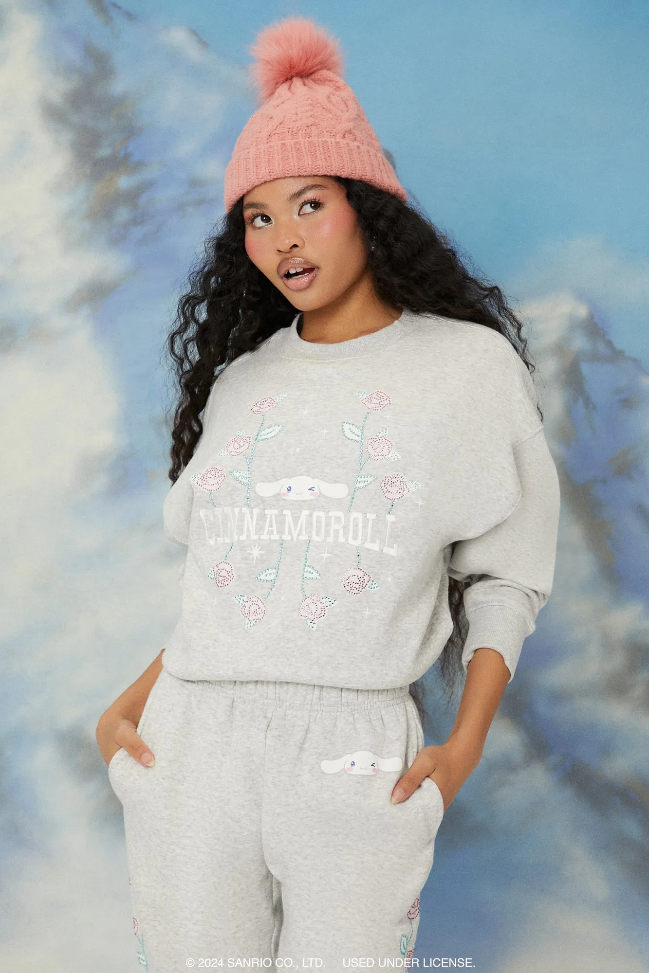Chandail à enfiler avec imprimé Cinnamoroll Rose sold by Urban Planet
