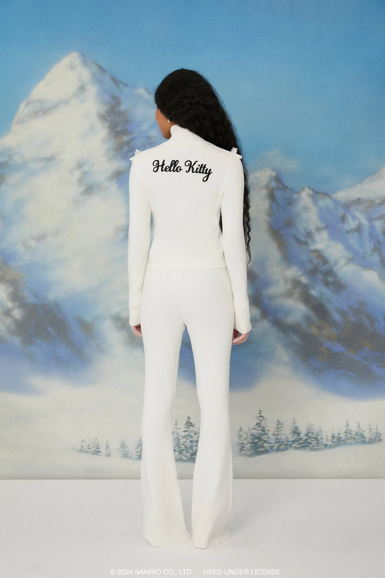 Pantalon à jambe évasée avec imprimé Hello Kitty sold by Urban Planet product image thumbnail 3