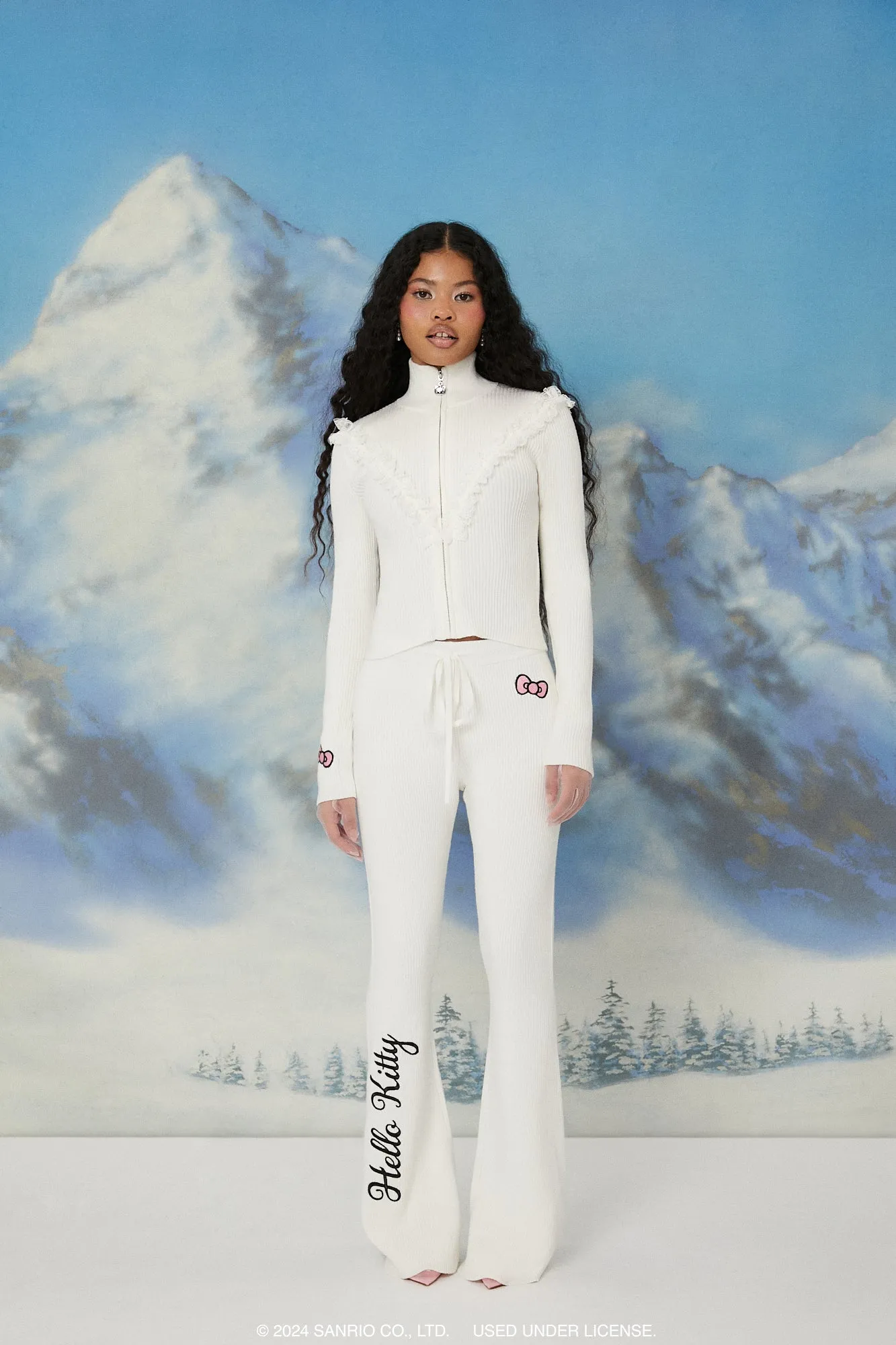 Chandail volanté à imprimé Hello Kitty avec fermeture à glissière sold by Urban Planet product image thumbnail 3