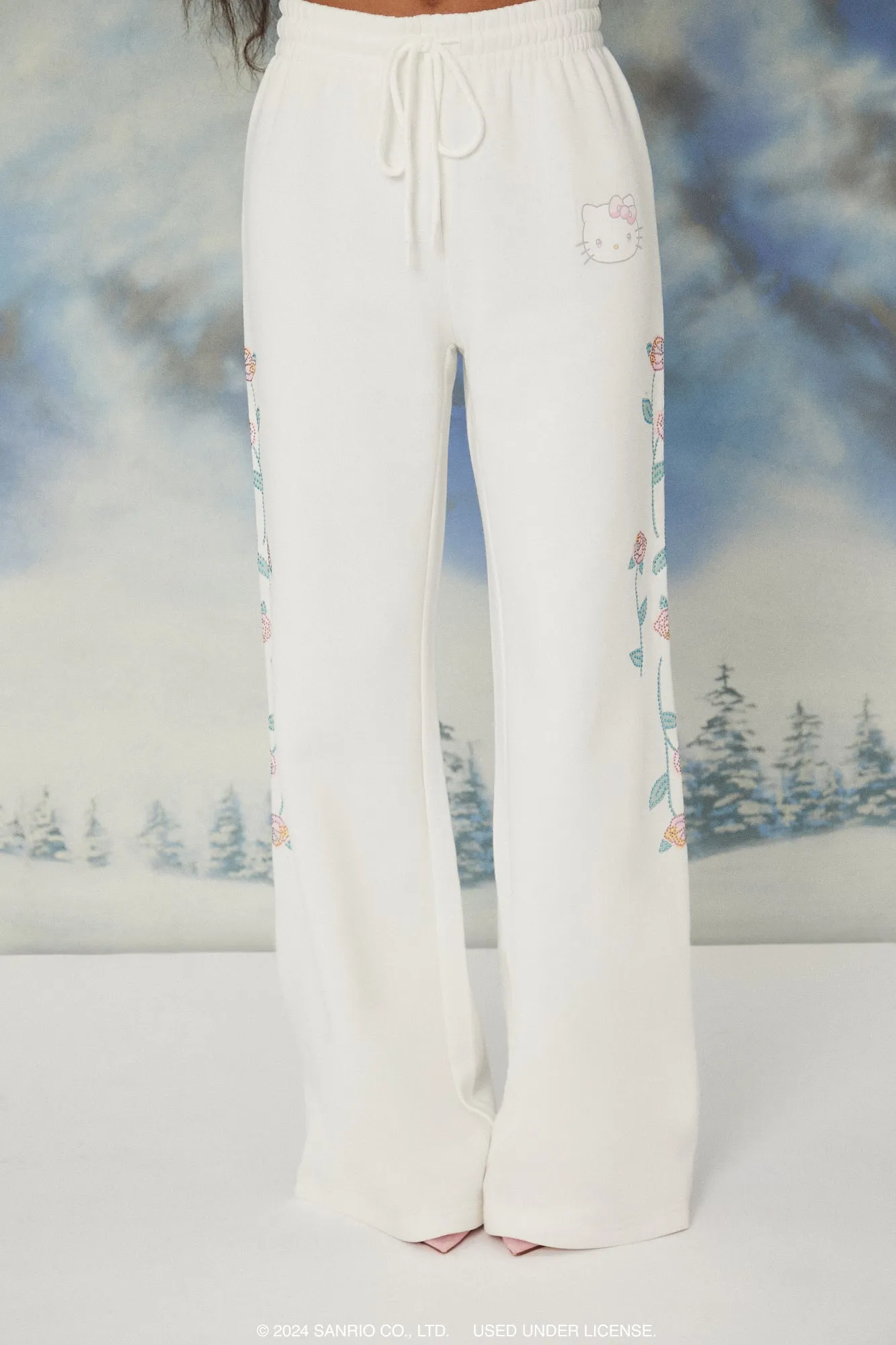 Pantalon d'entraînement à imprimé Hello Kitty Rose sold by Urban Planet product image thumbnail 2