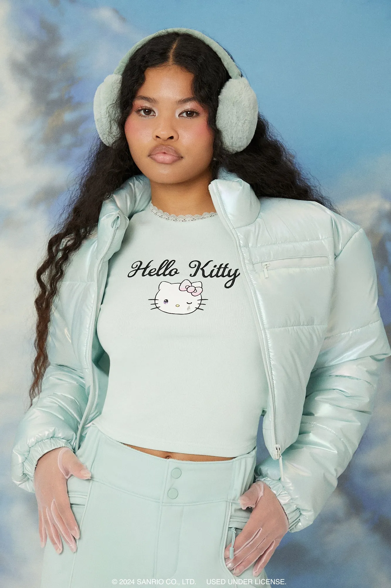 T-shirt ultracourt à imprimé Hello Kitty avec liséré de dentelle sold by Urban Planet