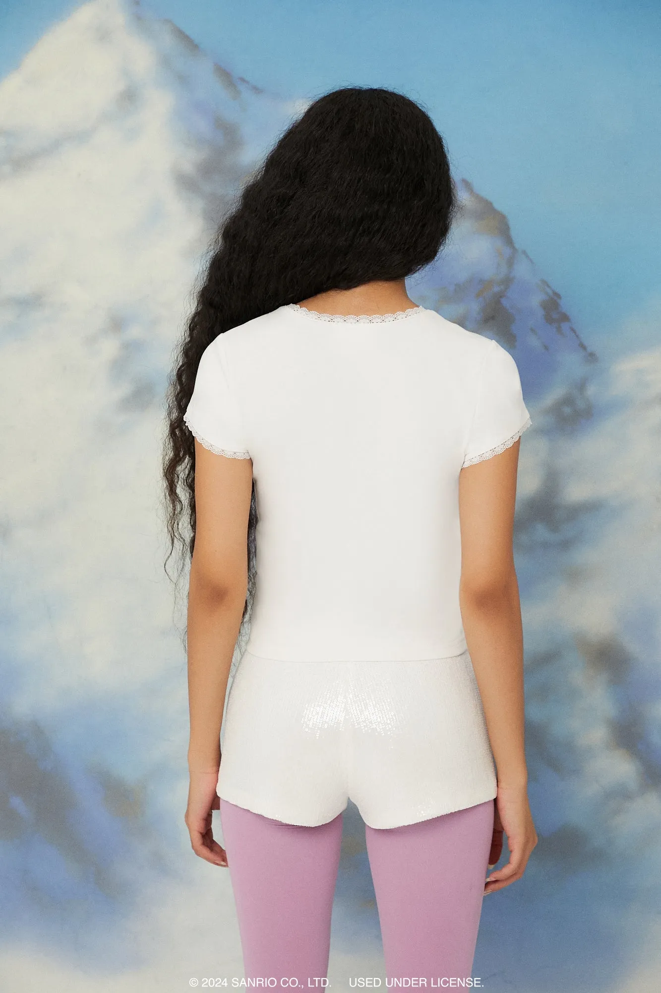 T-shirt ultracourt à imprimé Cinnamoroll avec liséré de dentelle sold by Urban Planet product image thumbnail 2