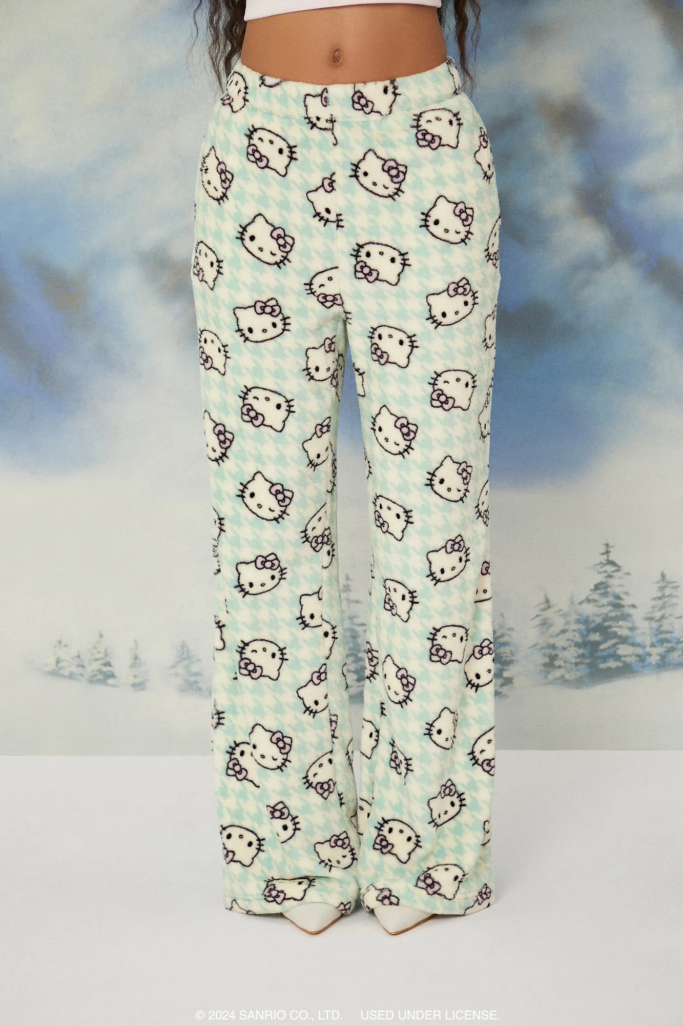 Pantalon de pyjama à imprimé Hello Kitty avec motif pied-de-poule sold by Urban Planet product image thumbnail 2