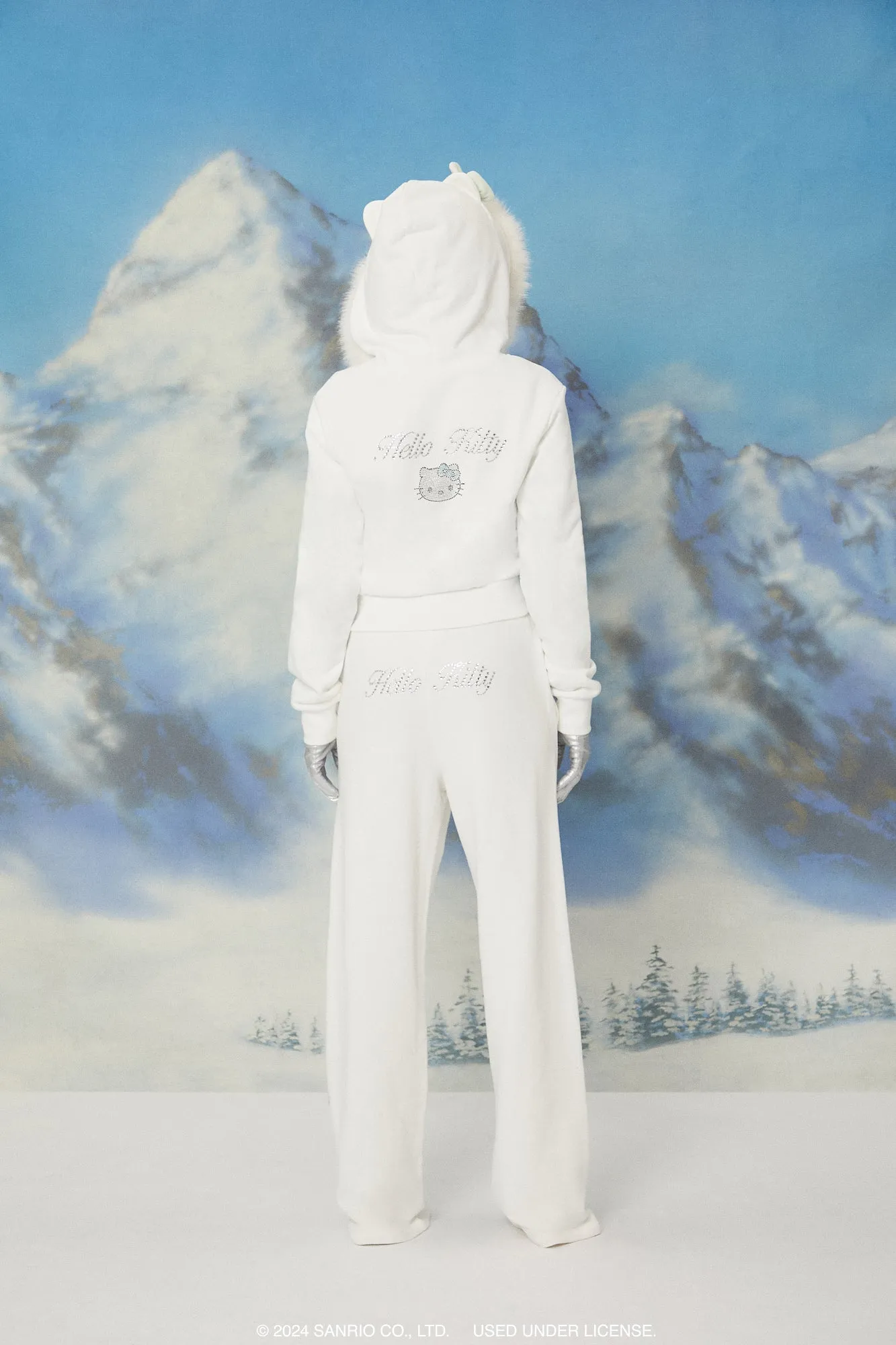 Pantalon d'entraînement à imprimé Hello Kitty avec pierres du Rhin sold by Urban Planet product image thumbnail 3