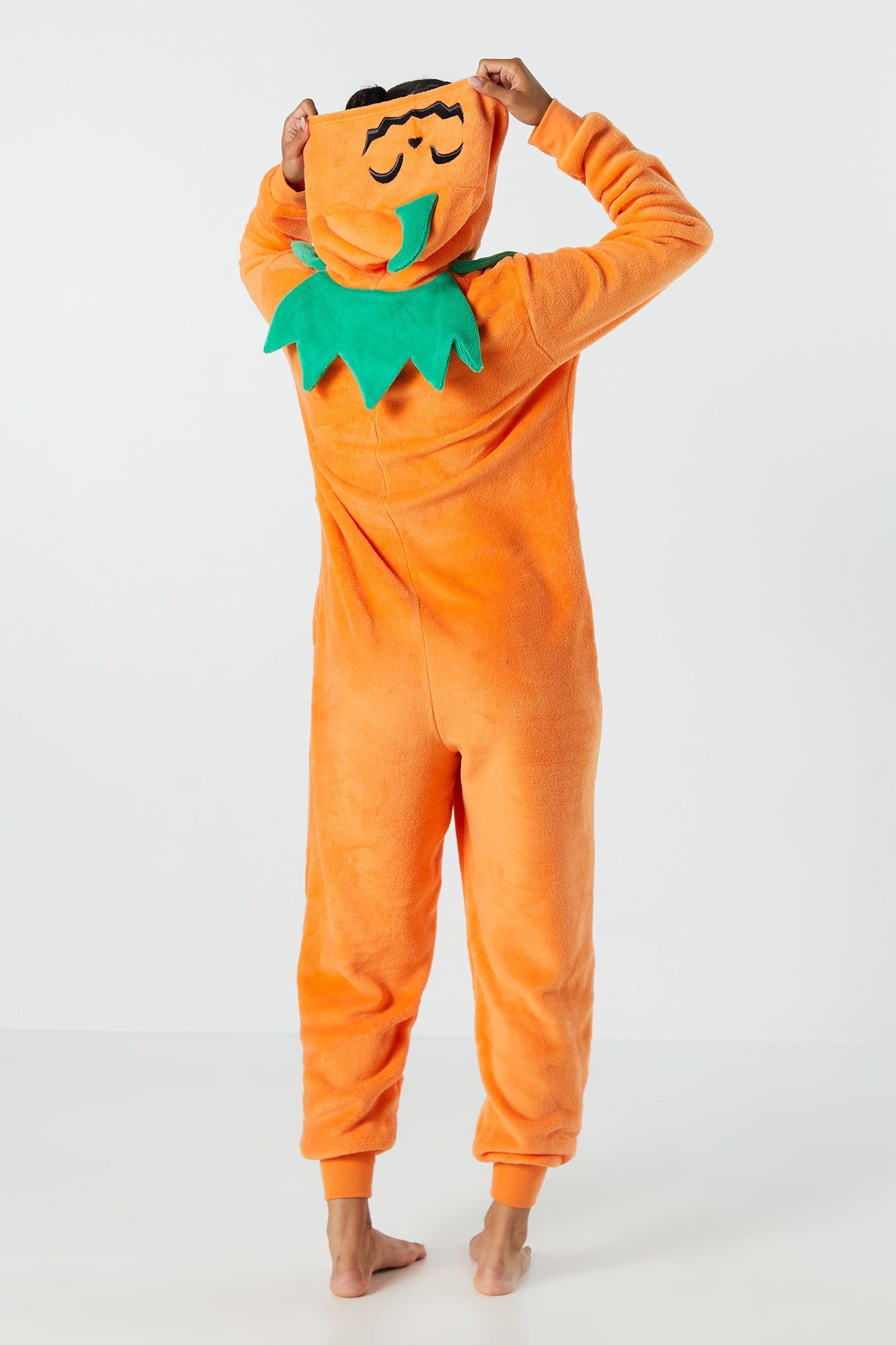 Combinaison pyjama en peluche à imprimé Citrouille sold by Urban Planet product image thumbnail 3